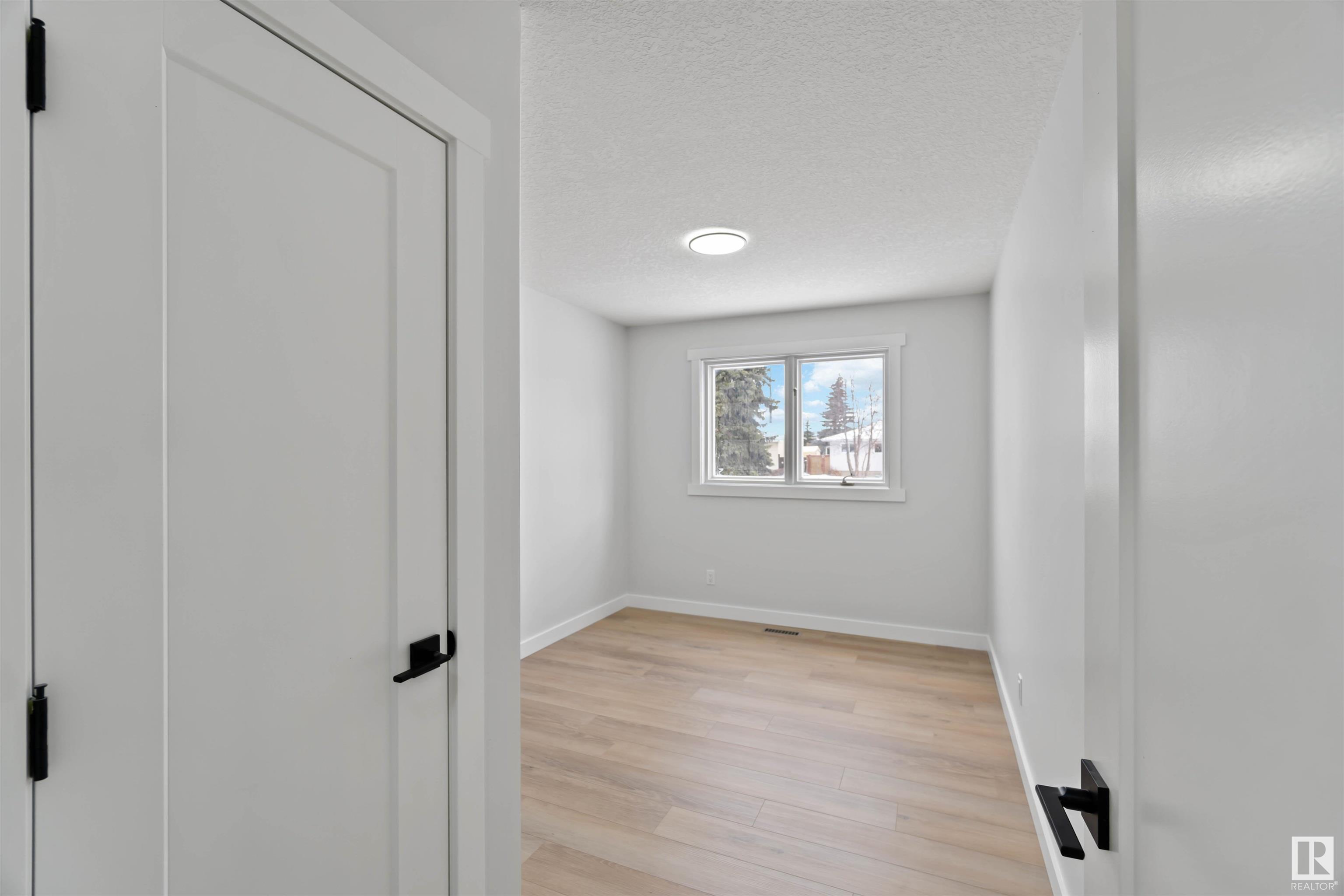      8420 52 ST NW , Edmonton,  ,T6B 1E9 ;  Listing Number: MLS E4419110