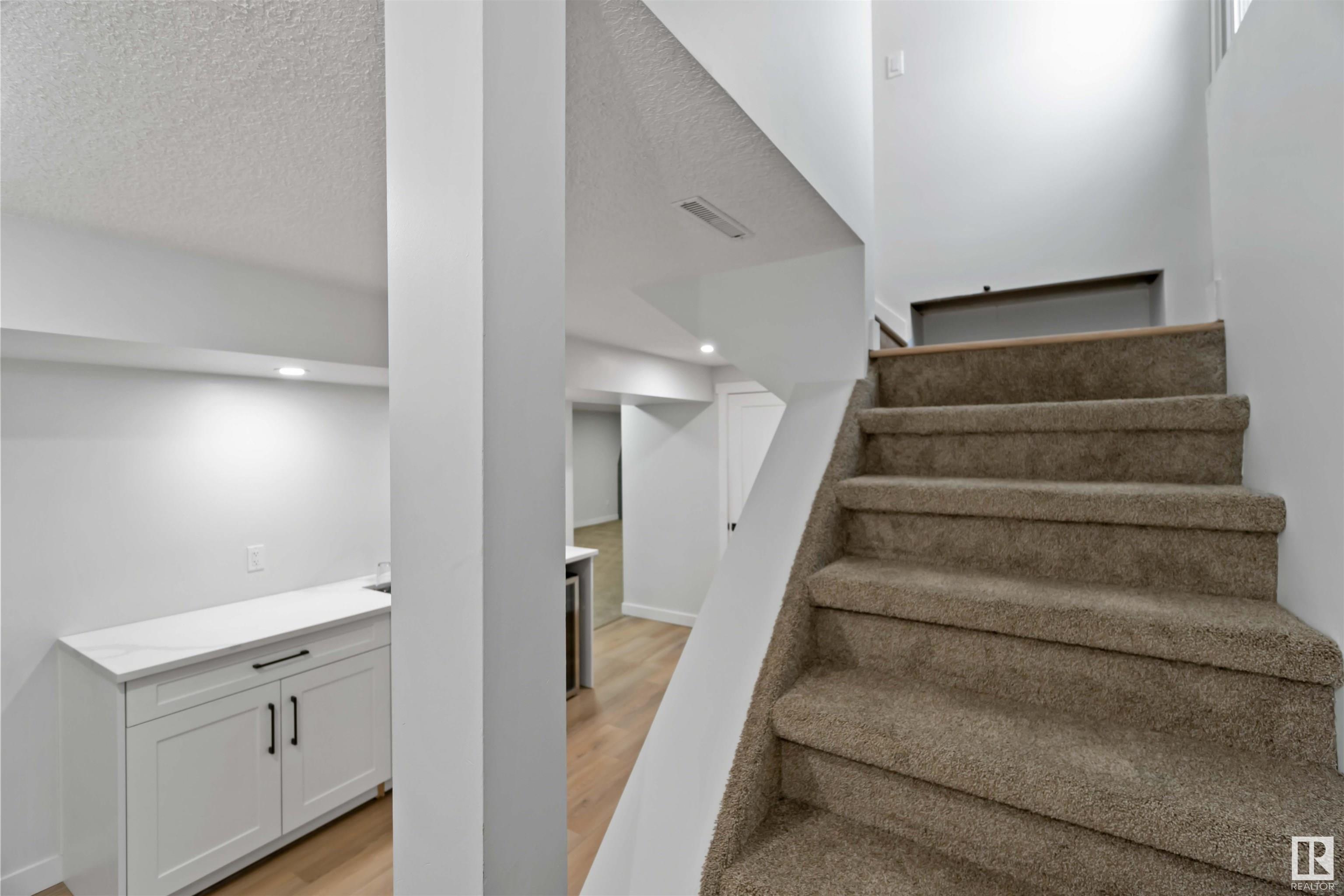      8420 52 ST NW , Edmonton,  ,T6B 1E9 ;  Listing Number: MLS E4419110