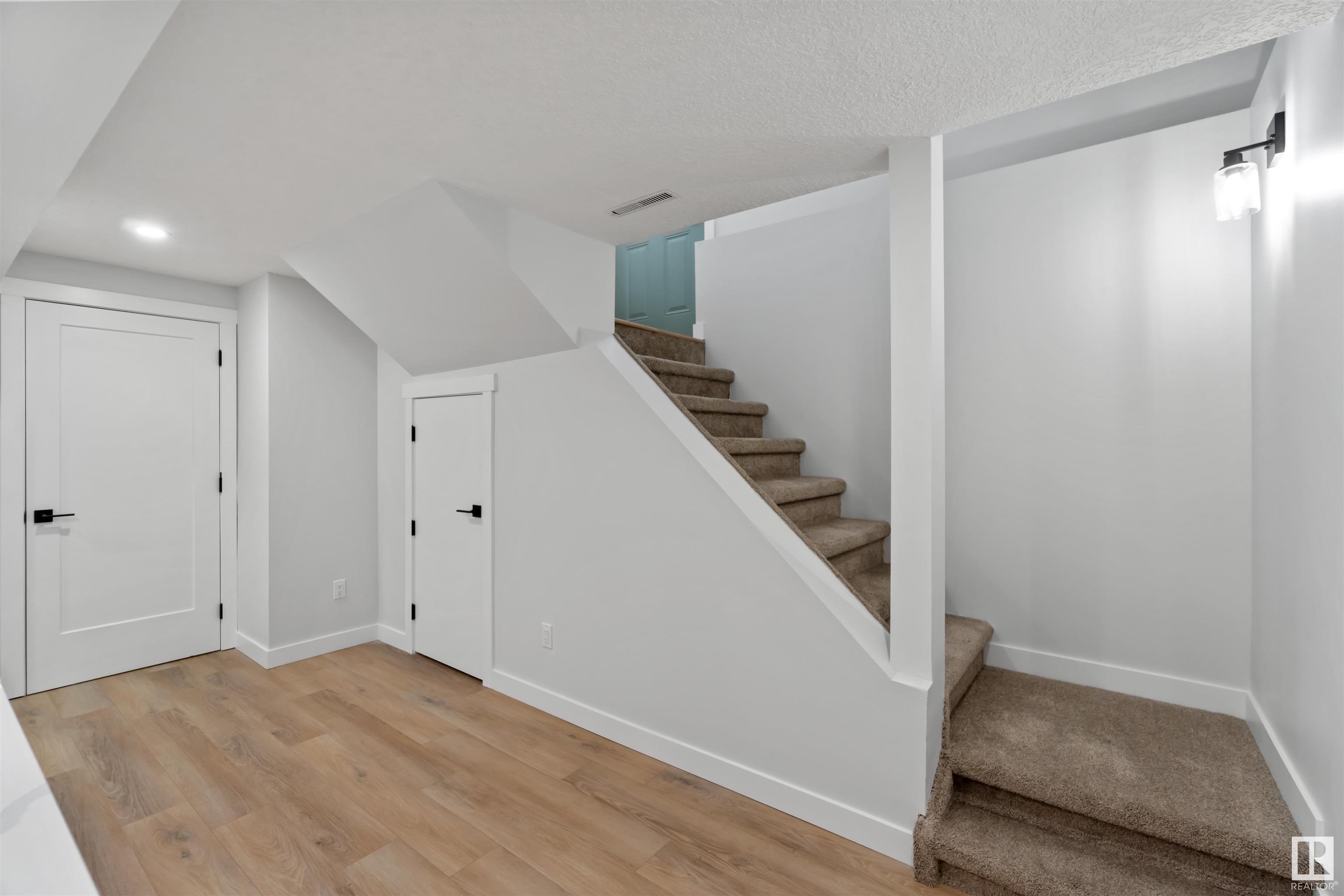      8420 52 ST NW , Edmonton,  ,T6B 1E9 ;  Listing Number: MLS E4419110