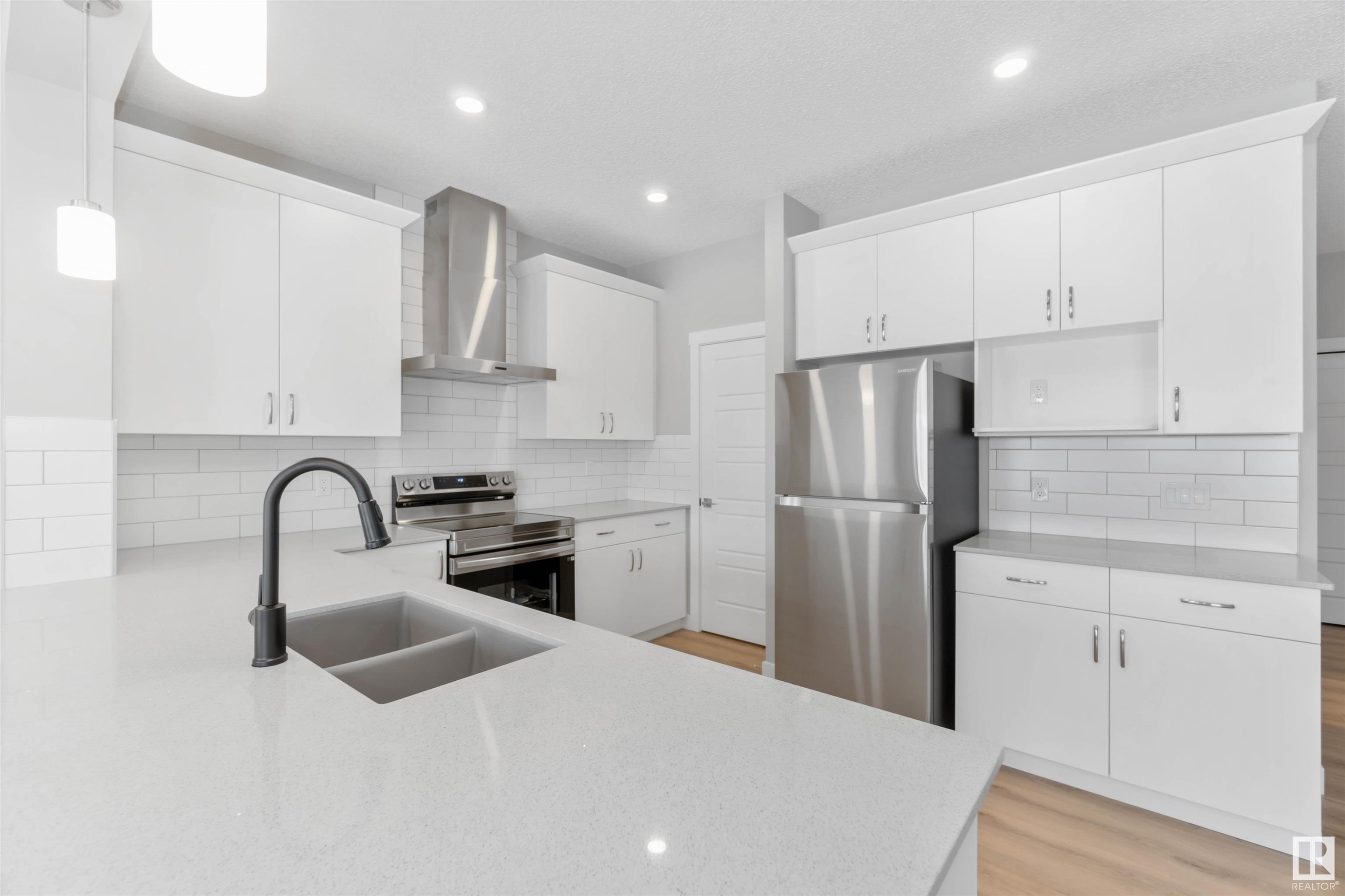      19315 24 AV NW , Edmonton,  ,T5K 0K5 ;  Listing Number: MLS E4419120