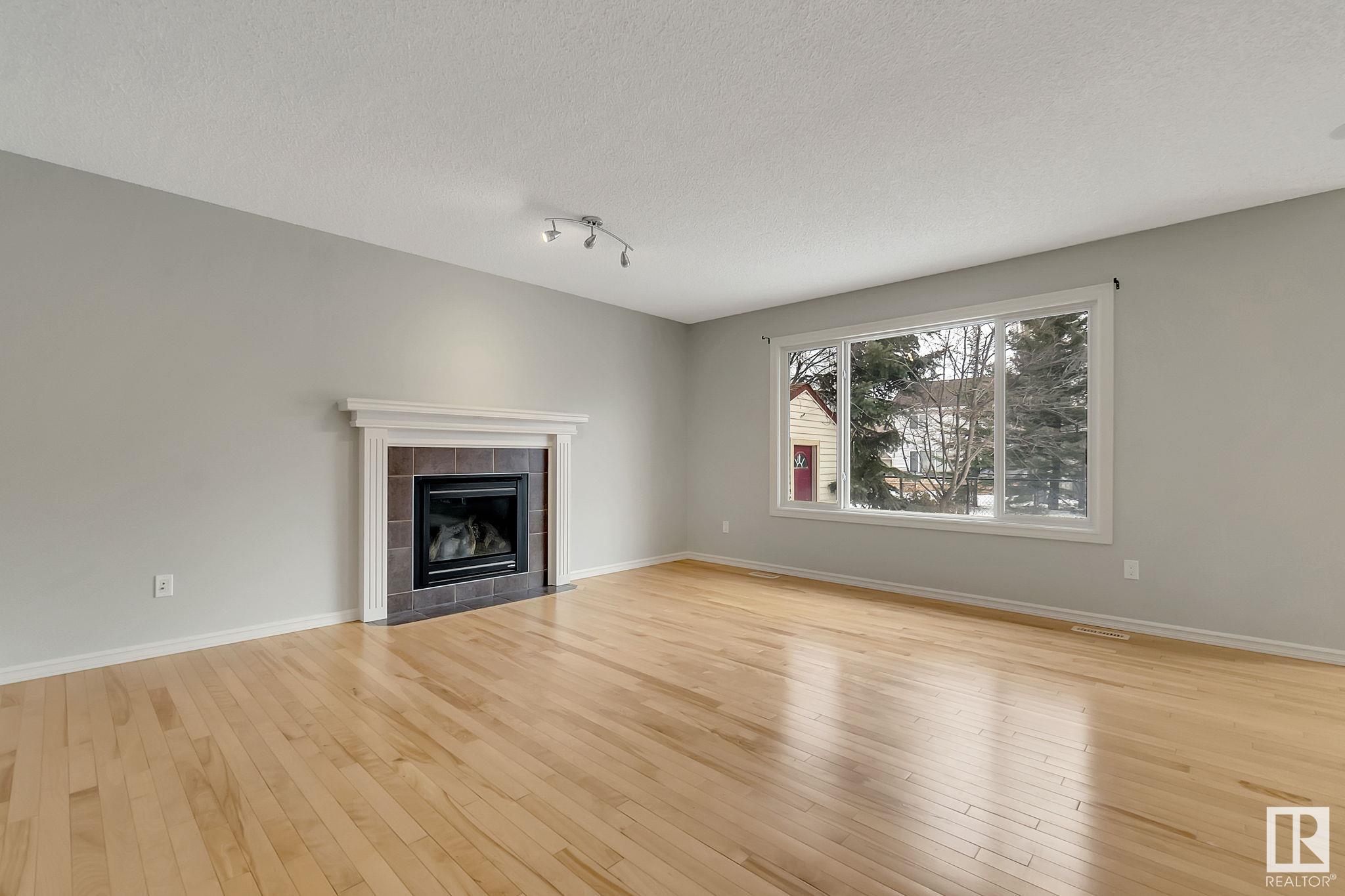      928 CHAHLEY CR NW , Edmonton,  ,T6M 0E2 ;  Listing Number: MLS E4419175