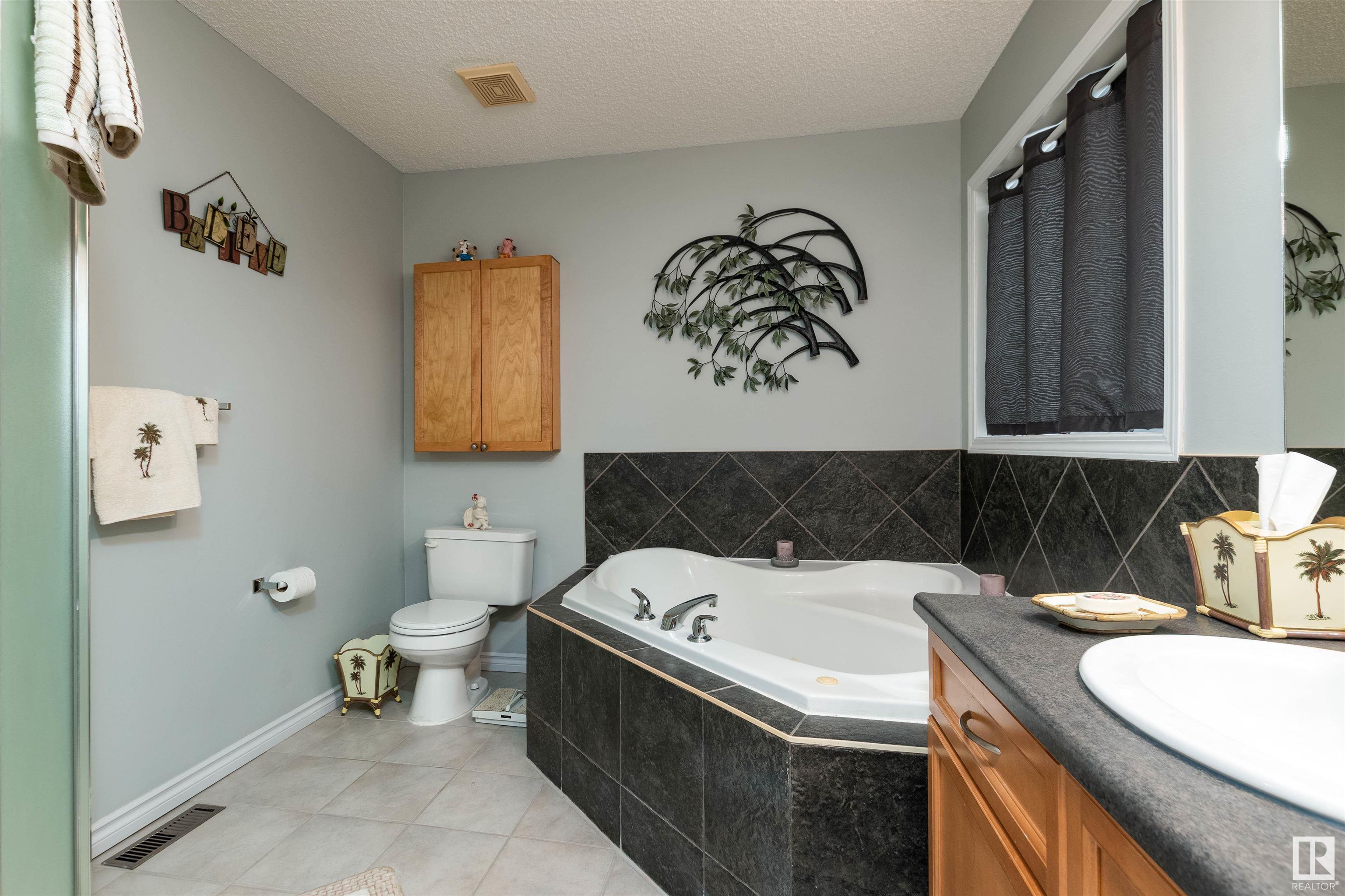      593 FOXBORO LO , Sherwood Park,  ,T8A 0P6 ;  Listing Number: MLS E4419195