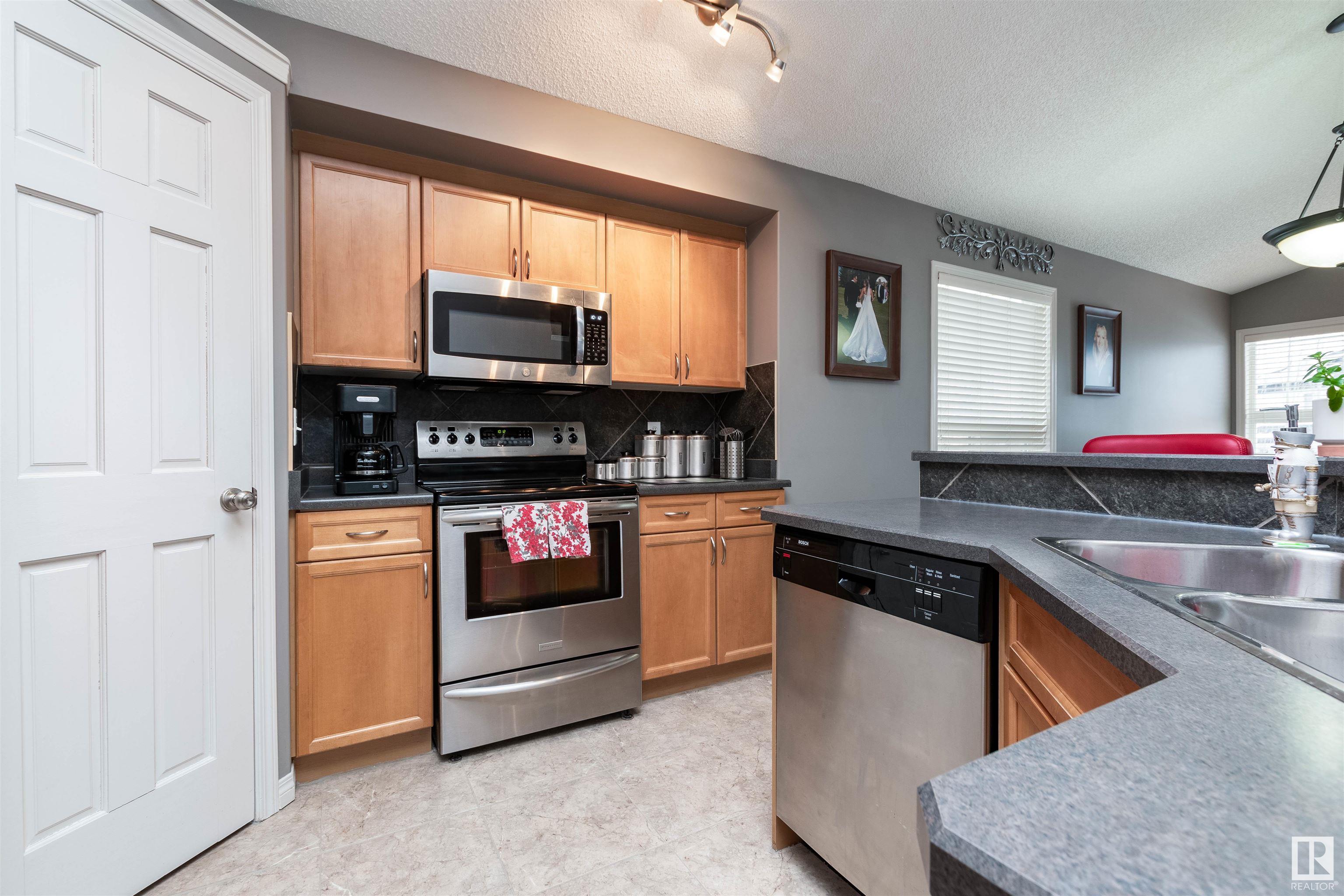     593 FOXBORO LO , Sherwood Park,  ,T8A 0P6 ;  Listing Number: MLS E4419195