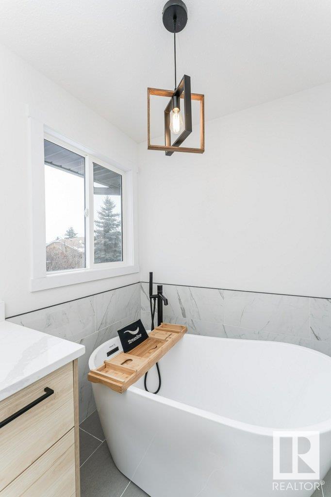      9404 173 ST NW , Edmonton,  ,T5T 3K8 ;  Listing Number: MLS E4419223