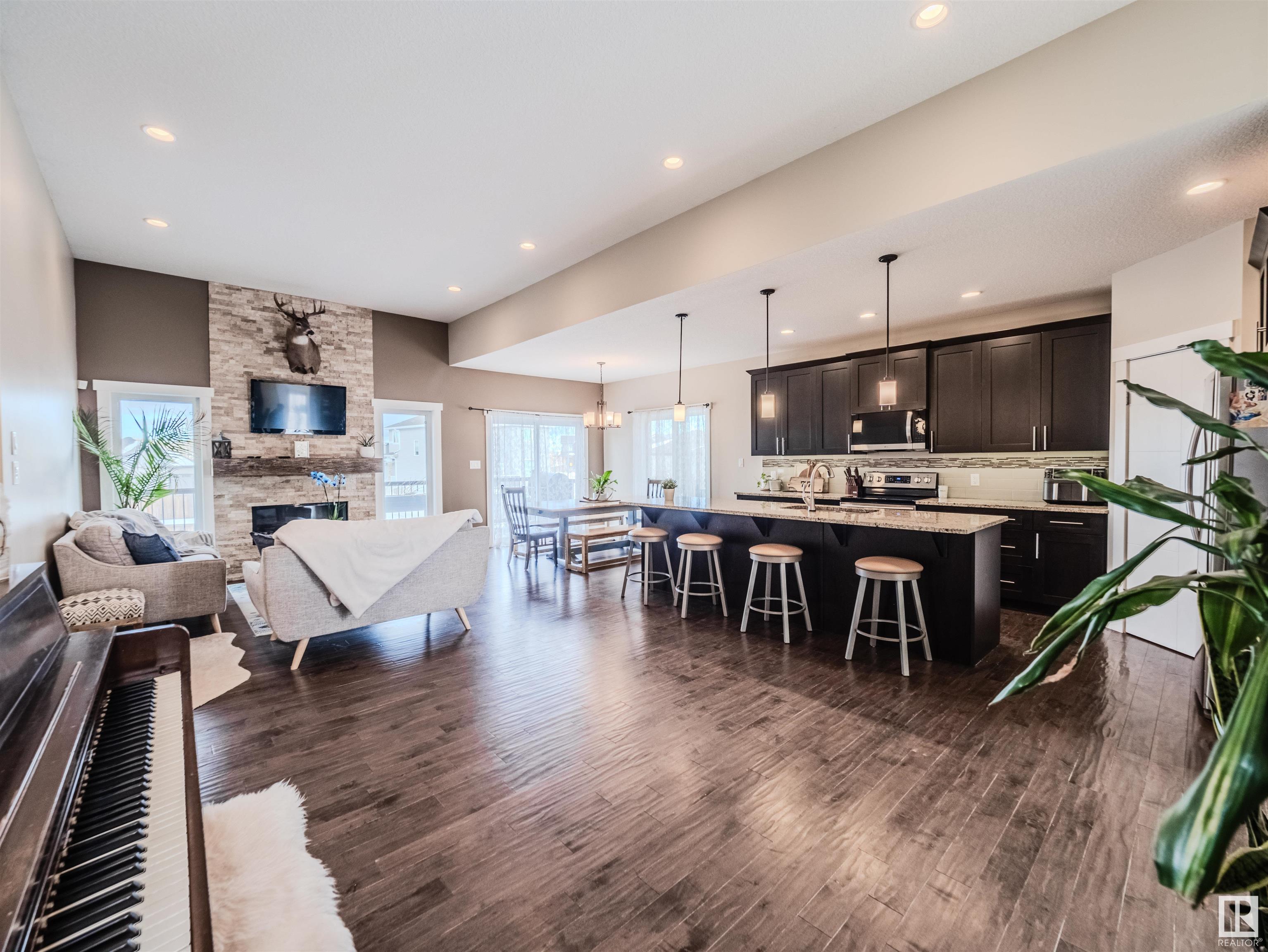      21 LAKESHORE CV , Beaumont,  ,T4X 0J2 ;  Listing Number: MLS E4419228