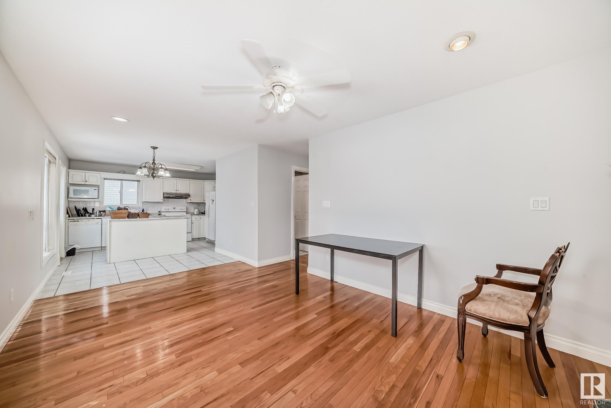      4126 33A AV NW , Edmonton,  ,T6L 7G3 ;  Listing Number: MLS E4419236