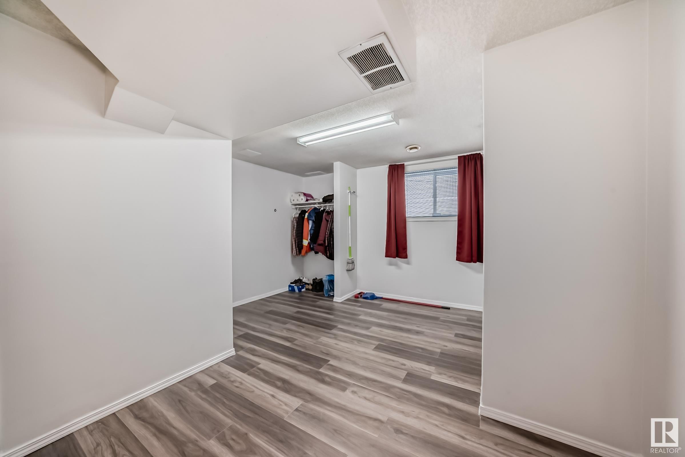      4126 33A AV NW , Edmonton,  ,T6L 7G3 ;  Listing Number: MLS E4419236