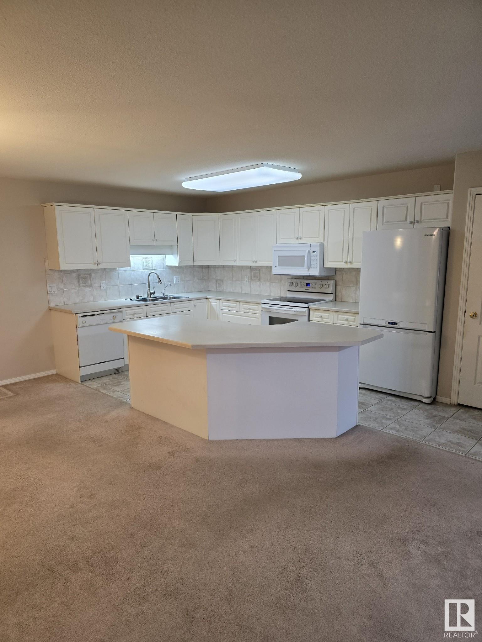      #302 10421 42 AV NW , Edmonton,  ,T6H 7C8 ;  Listing Number: MLS E4419243