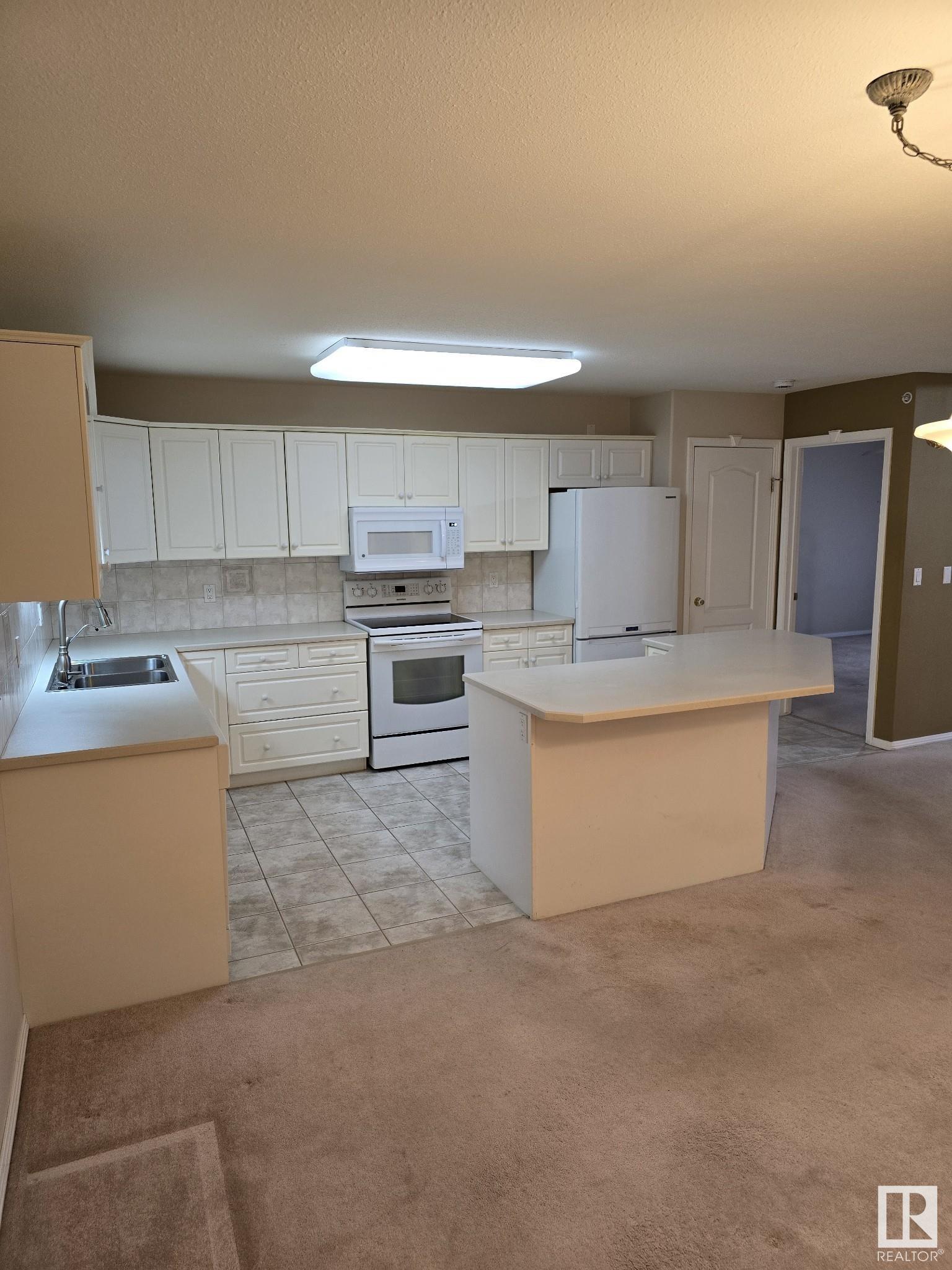      #302 10421 42 AV NW , Edmonton,  ,T6H 7C8 ;  Listing Number: MLS E4419243