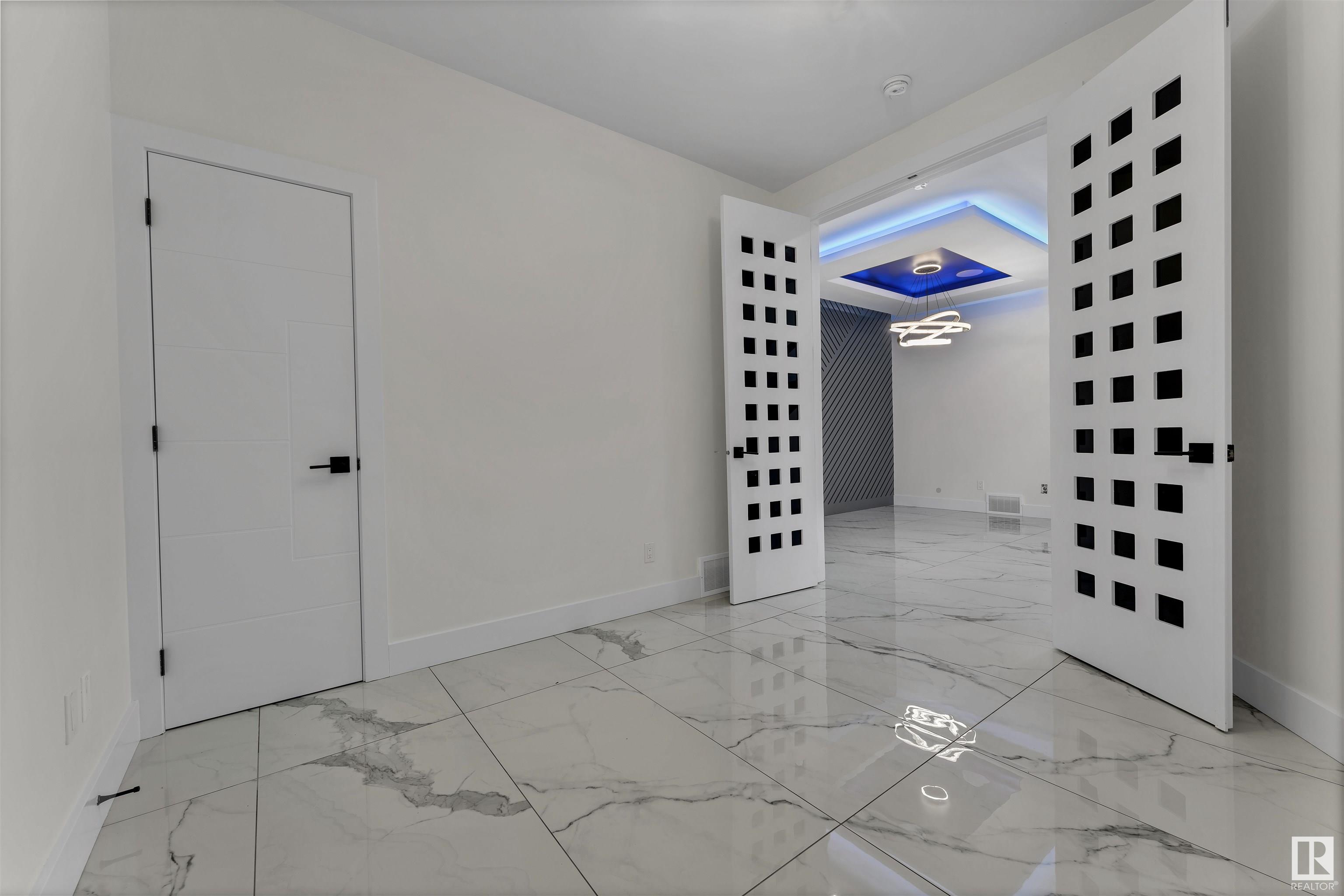      115 38 ST SW , Edmonton,  ,T6X 2W3 ;  Listing Number: MLS E4419275