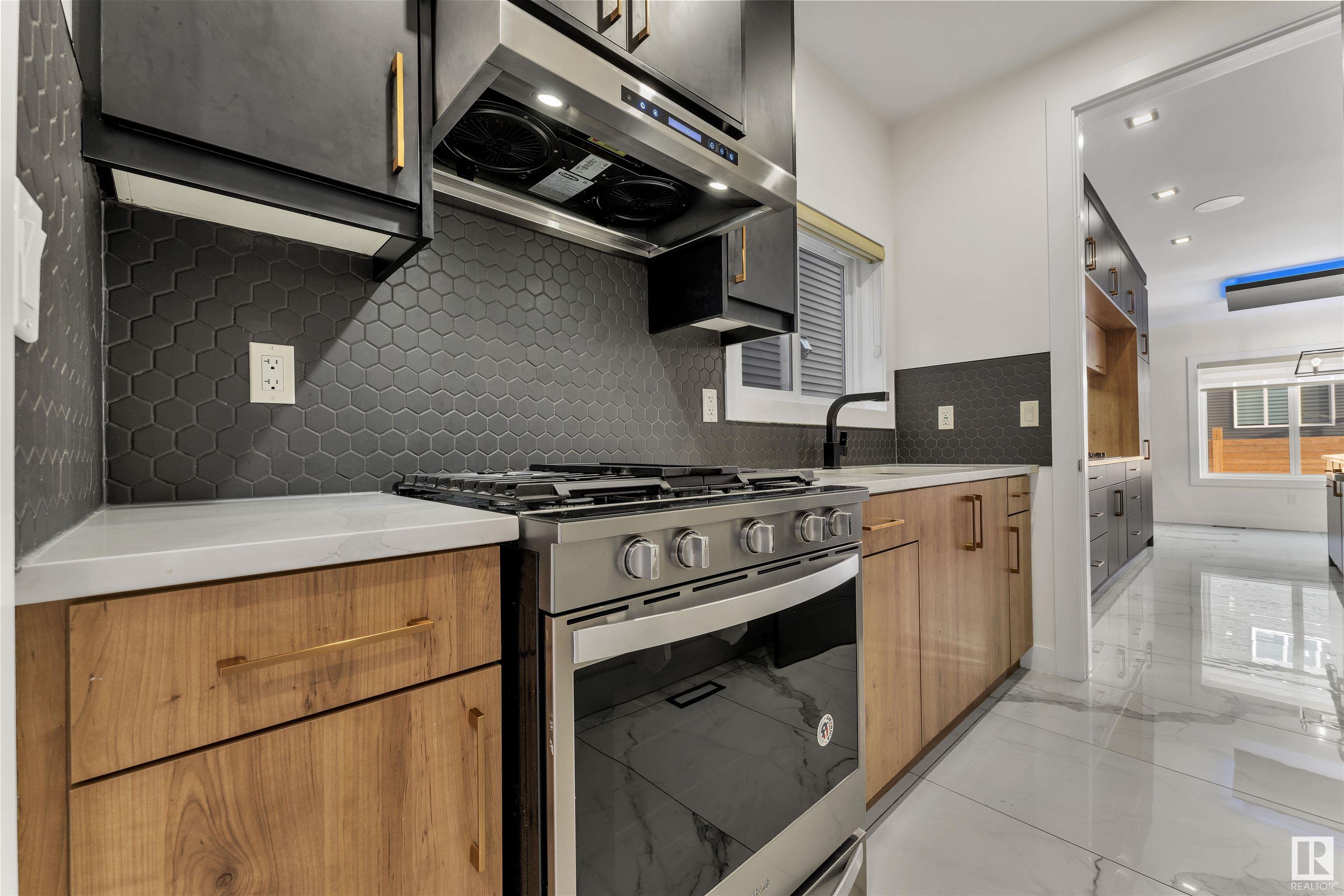      115 38 ST SW , Edmonton,  ,T6X 2W3 ;  Listing Number: MLS E4419275