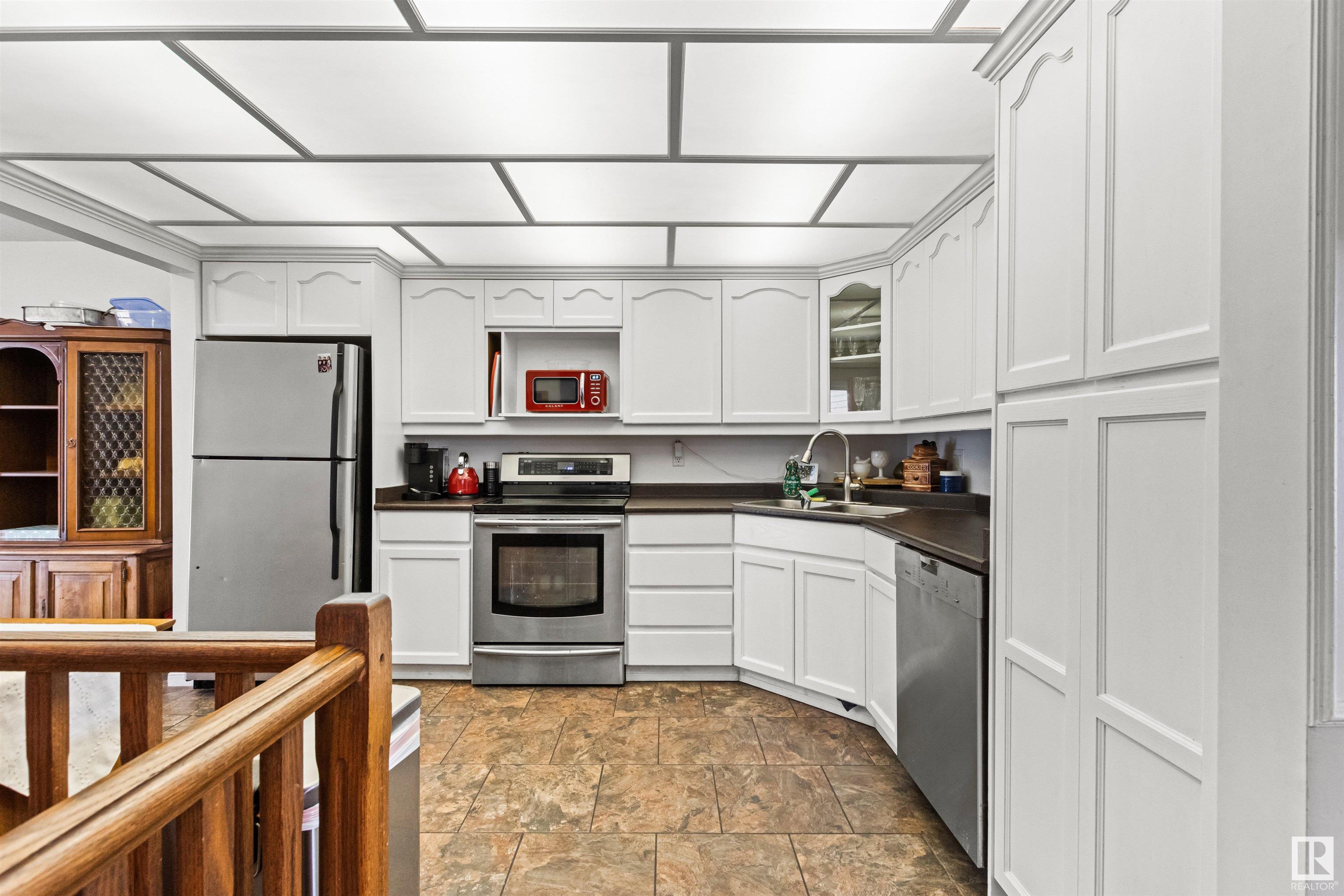      32 Salisbury AV , St. Albert,  ,T8N 0L9 ;  Listing Number: MLS E4419293