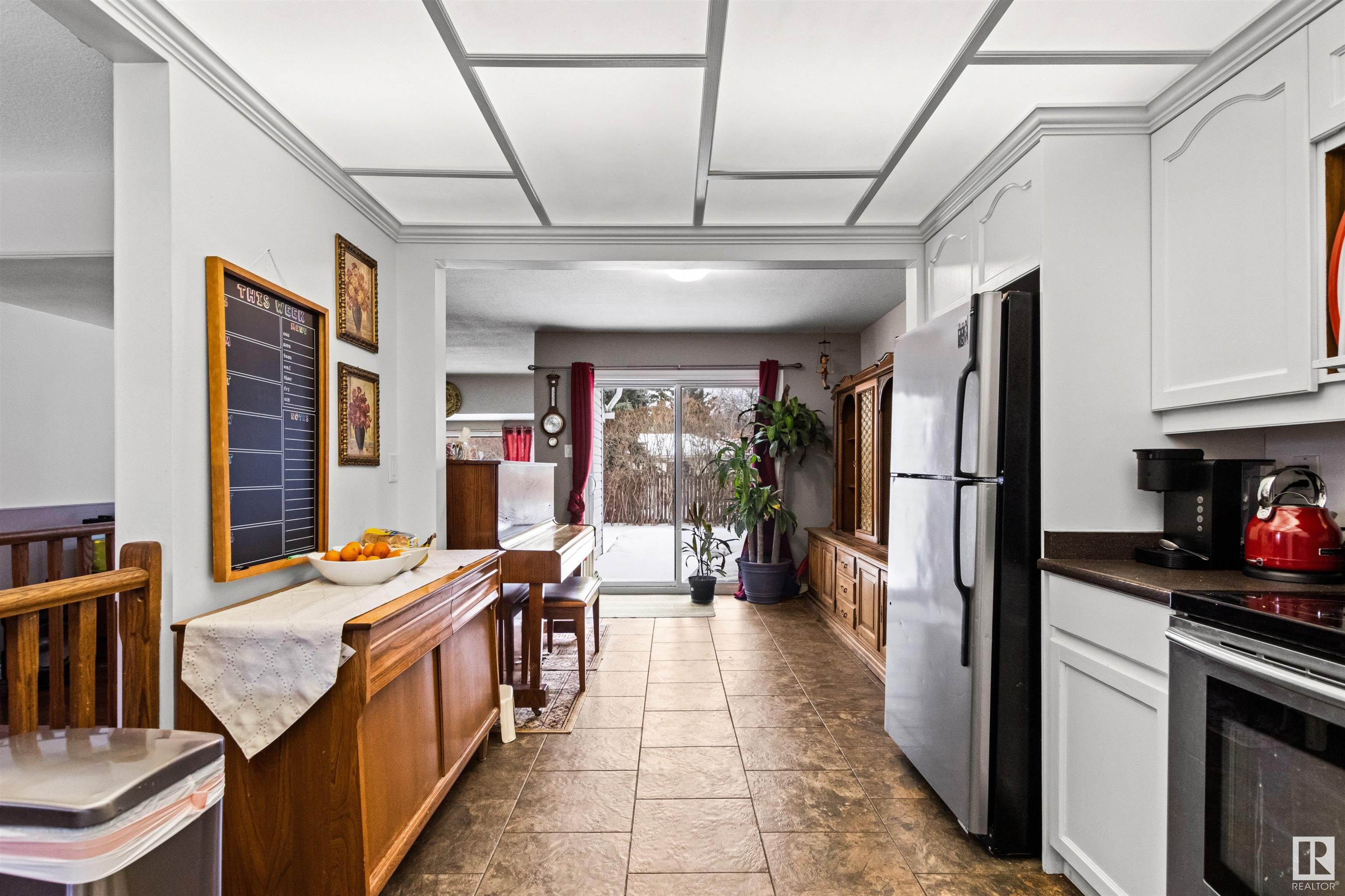      32 Salisbury AV , St. Albert,  ,T8N 0L9 ;  Listing Number: MLS E4419293