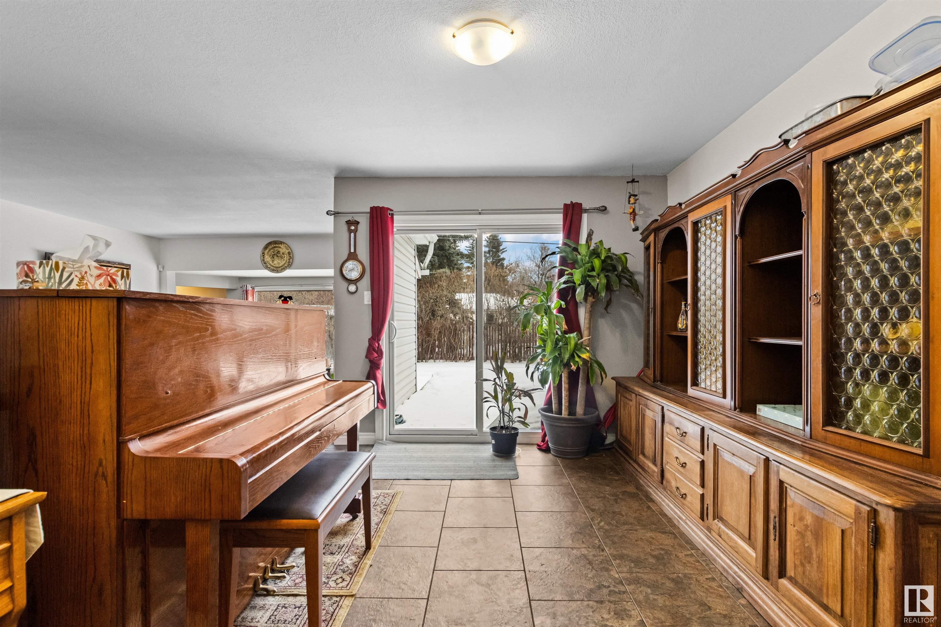      32 Salisbury AV , St. Albert,  ,T8N 0L9 ;  Listing Number: MLS E4419293
