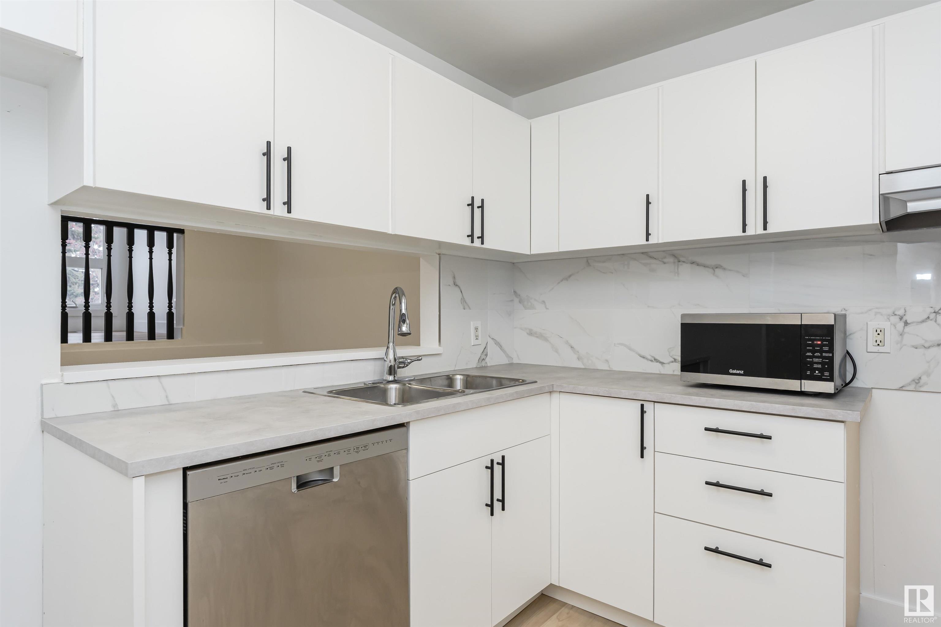      6045 35A AV NW , Edmonton,  ,T6L 1G7 ;  Listing Number: MLS E4419316