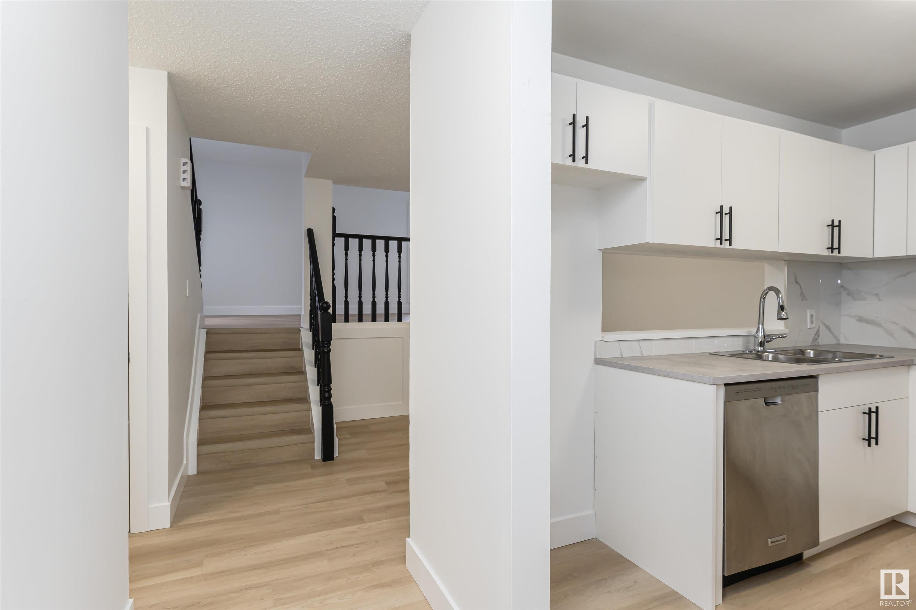      6045 35A AV NW , Edmonton,  ,T6L 1G7 ;  Listing Number: MLS E4419316