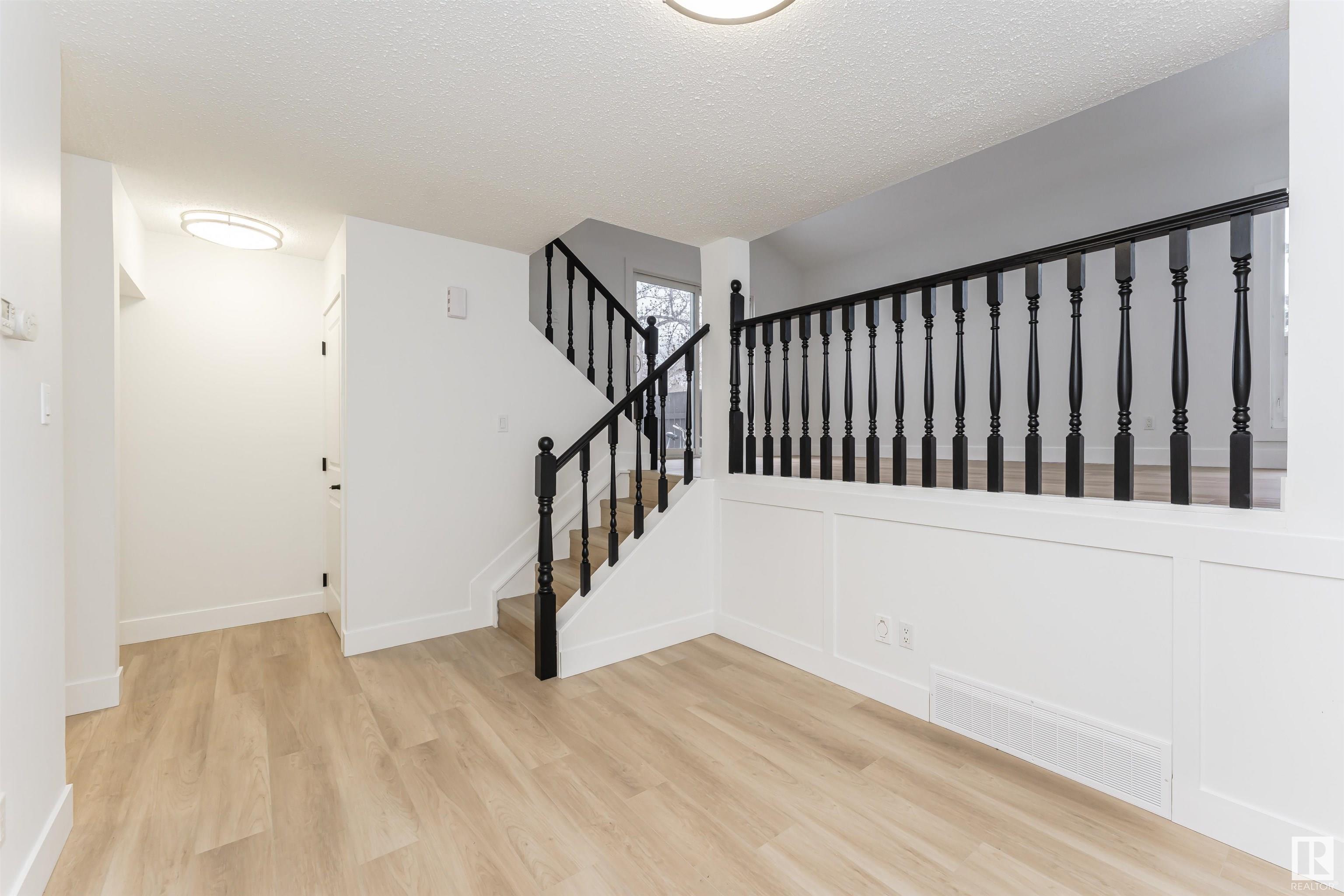      6045 35A AV NW , Edmonton,  ,T6L 1G7 ;  Listing Number: MLS E4419316