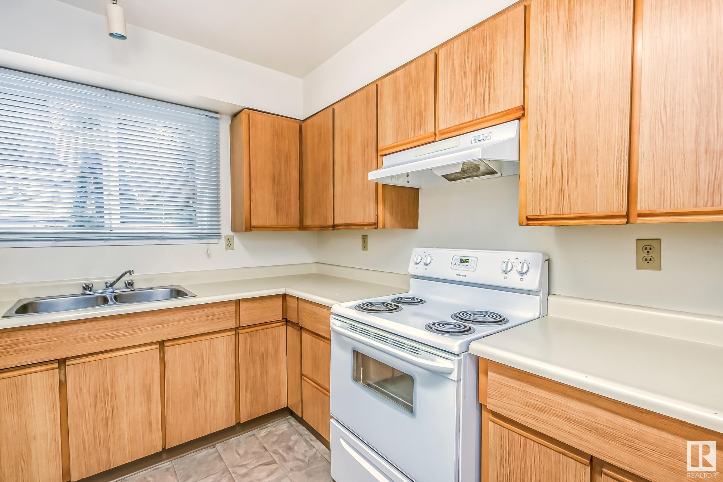      #16 7604 29 AV NW , Edmonton,  ,T6K 3Z2 ;  Listing Number: MLS E4419317