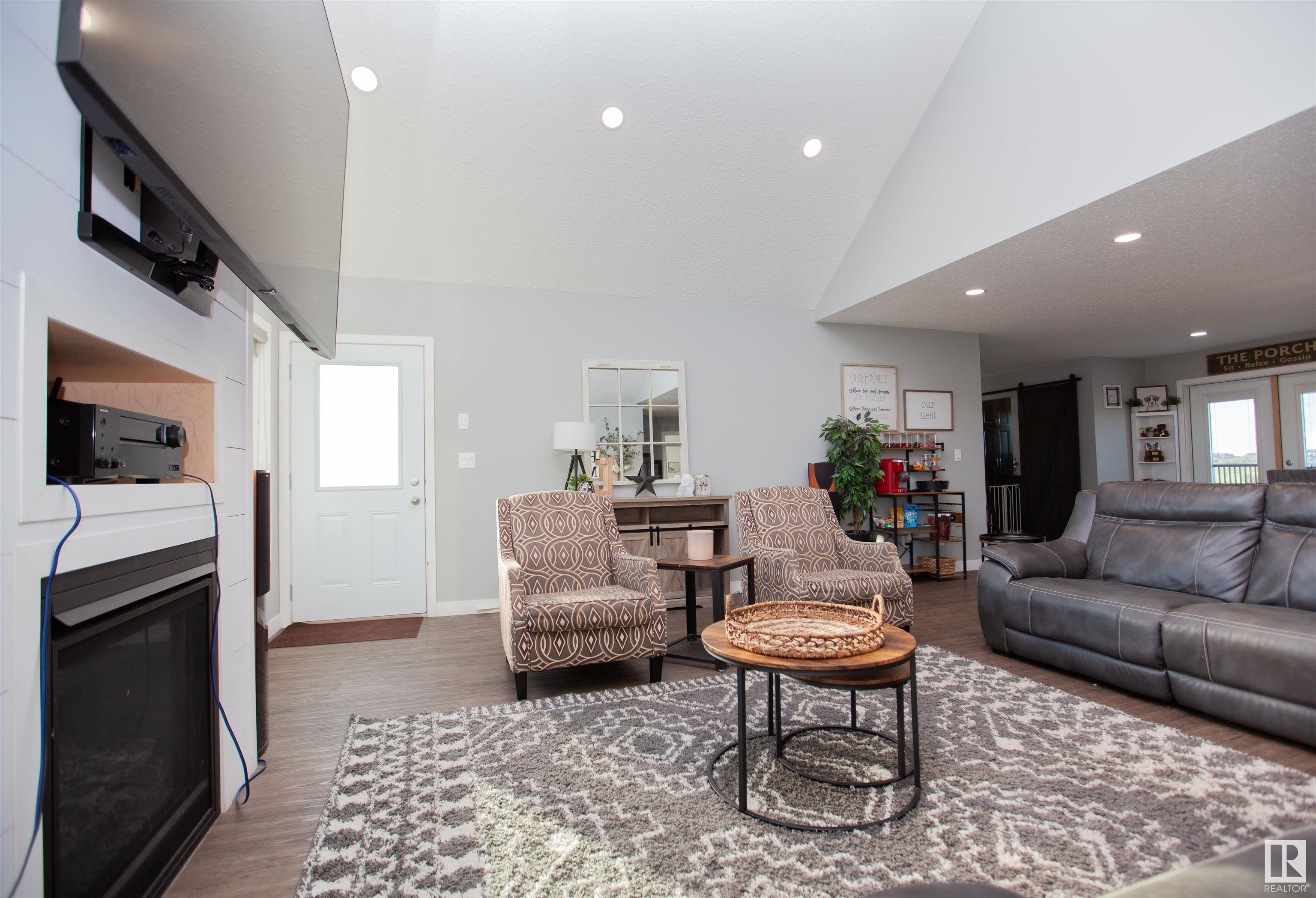      1004 McCarter AV , Rural Camrose County,  ,T0B 3P0 ;  Listing Number: MLS E4419342