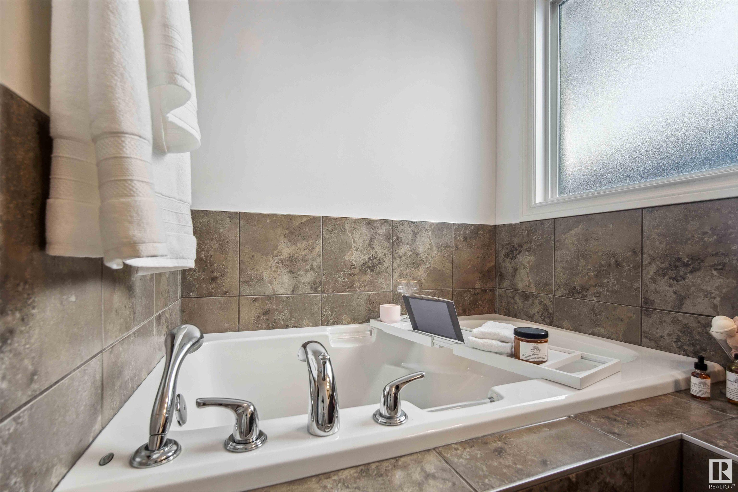      40 VERNON ST , Spruce Grove,  ,T7X 0B6 ;  Listing Number: MLS E4419384
