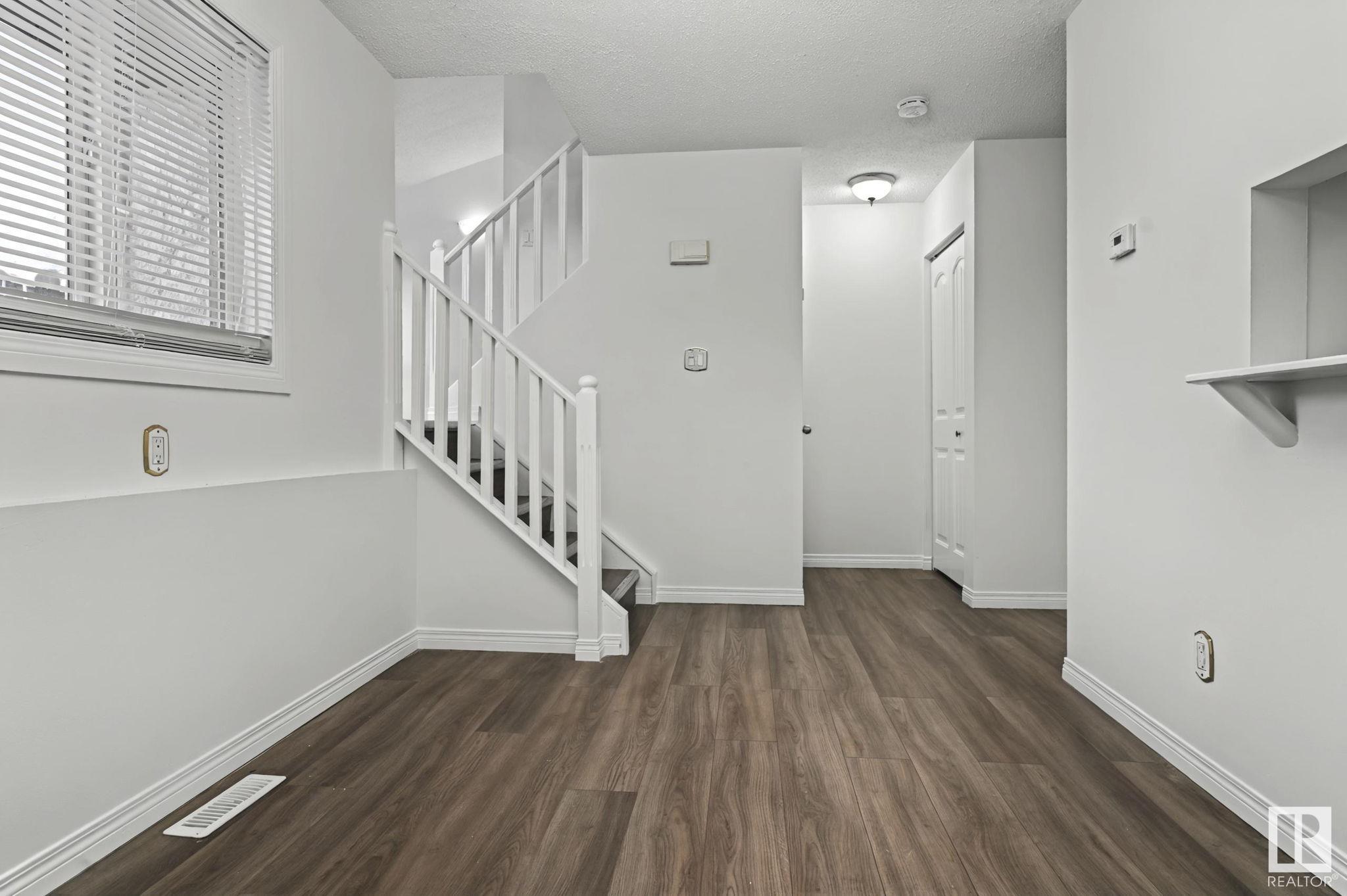      6091 35a AV NW , Edmonton,  ,T6L 1G7 ;  Listing Number: MLS E4419474