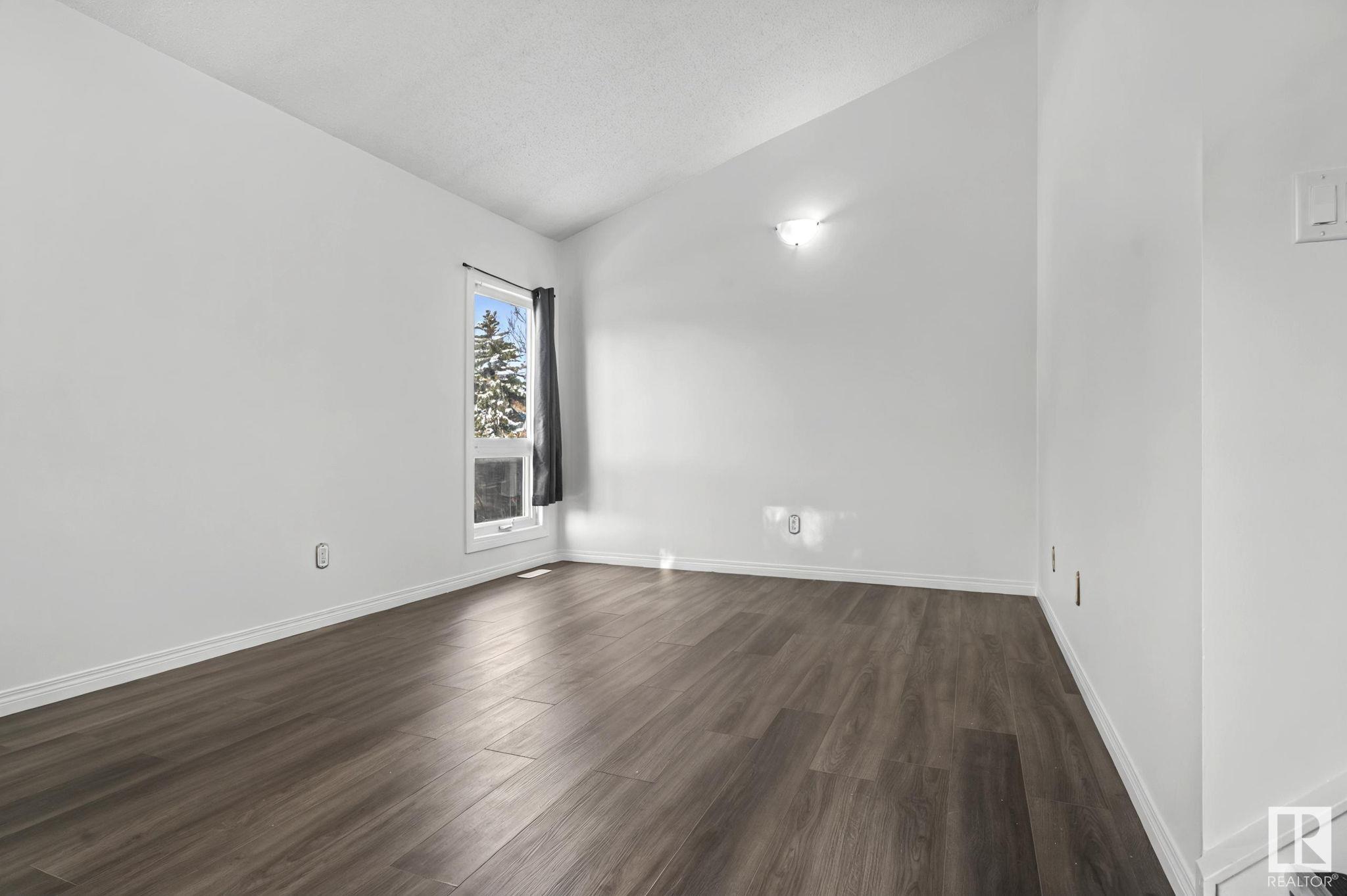      6091 35a AV NW , Edmonton,  ,T6L 1G7 ;  Listing Number: MLS E4419474