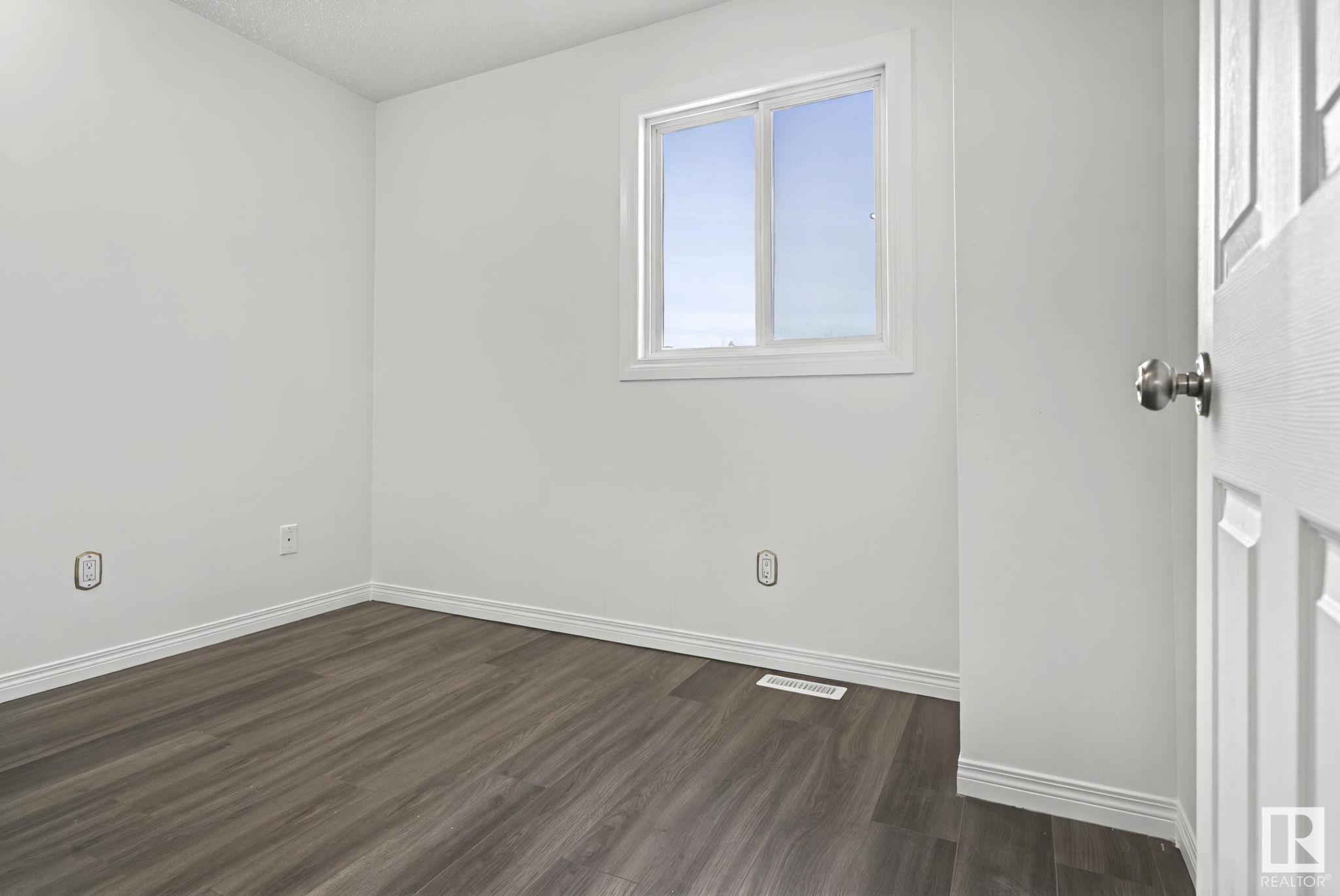      6091 35a AV NW , Edmonton,  ,T6L 1G7 ;  Listing Number: MLS E4419474