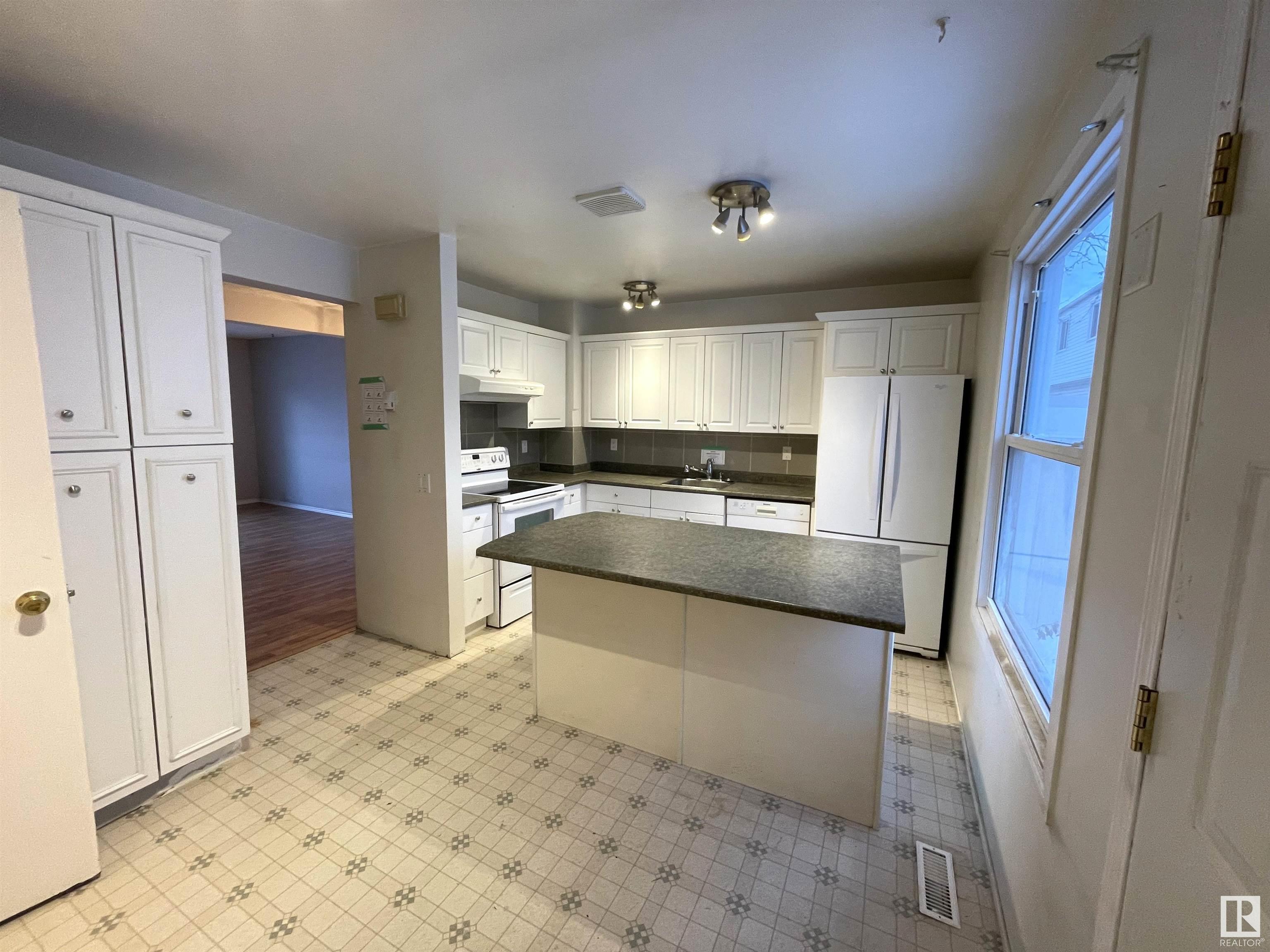      #8 2024 57 ST NW , Edmonton,  ,T6L 2Z3 ;  Listing Number: MLS E4419497