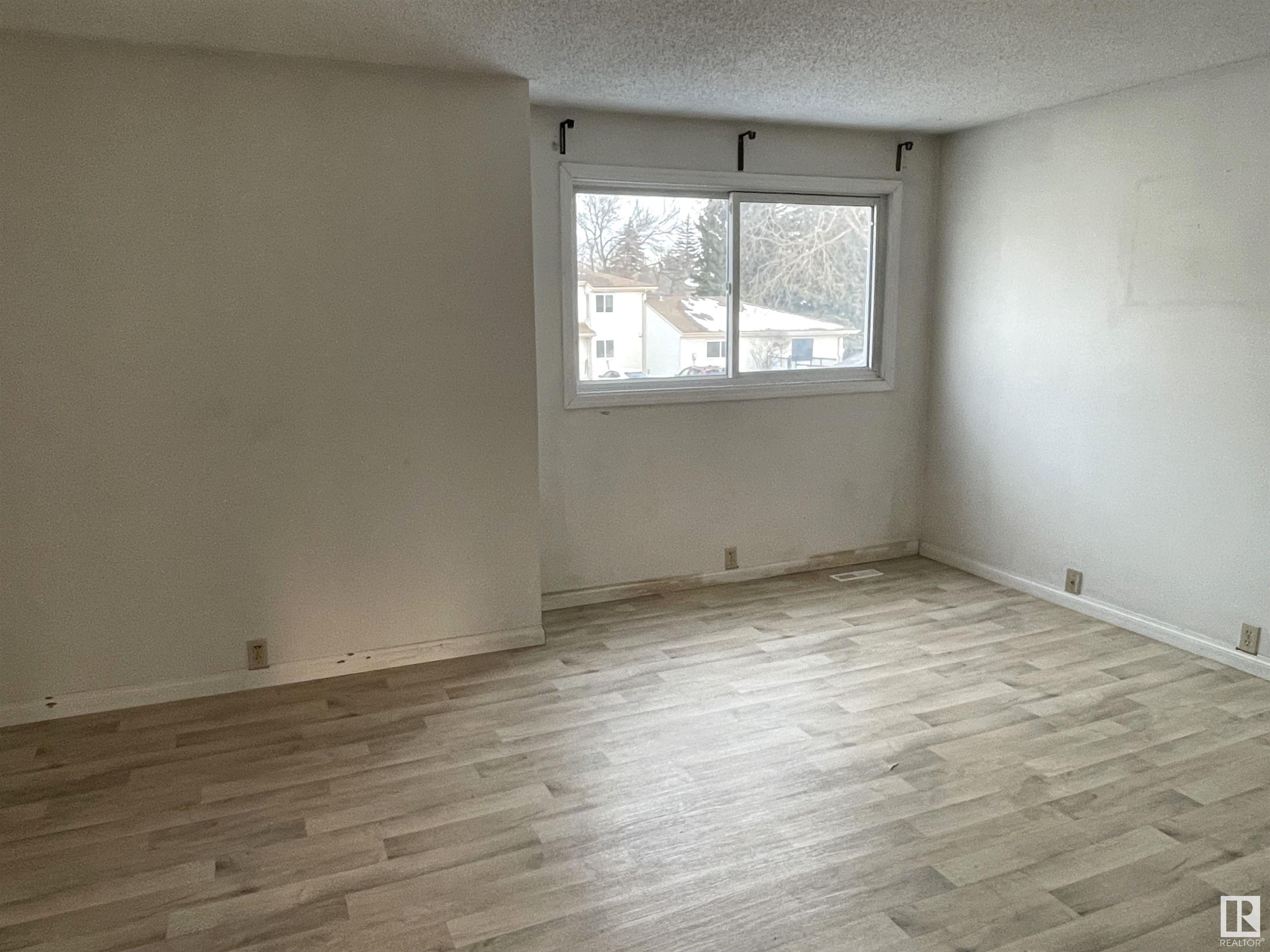      #8 2024 57 ST NW , Edmonton,  ,T6L 2Z3 ;  Listing Number: MLS E4419497