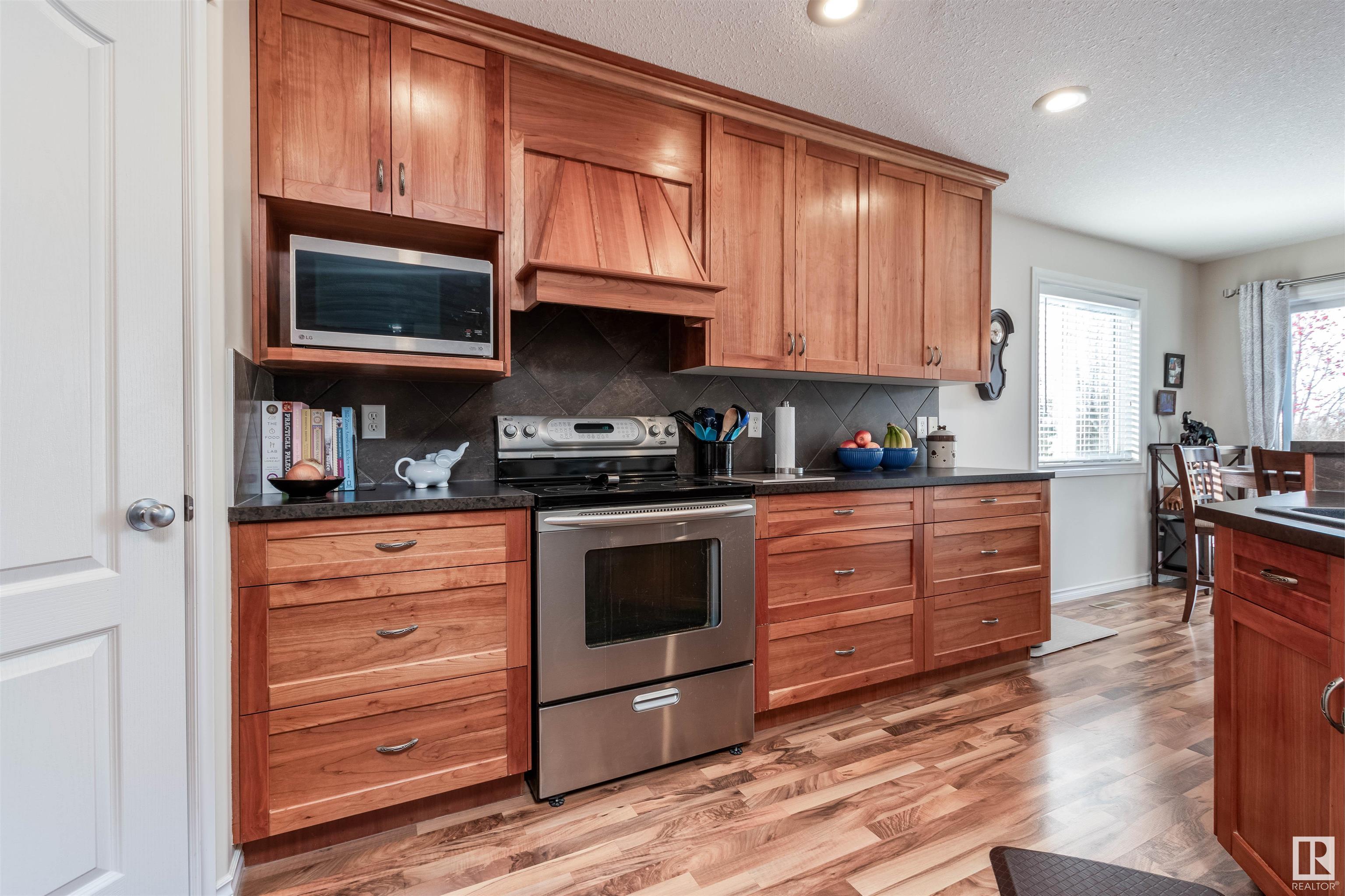      10 RIDGELAND CR , Sherwood Park,  ,T8A 6N5 ;  Listing Number: MLS E4419512