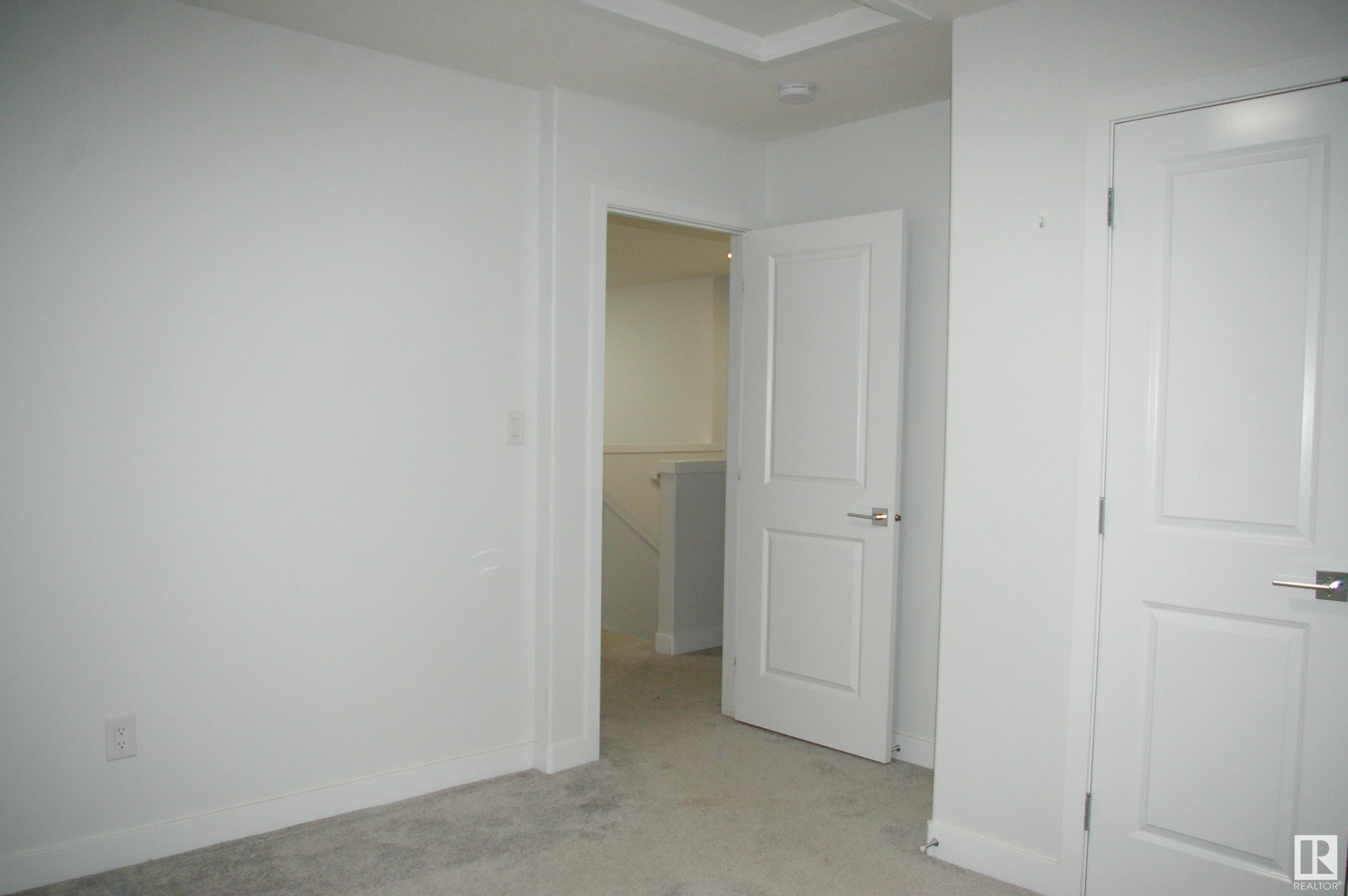      2611 200 ST NW , Edmonton,  ,T6M 1K3 ;  Listing Number: MLS E4419519