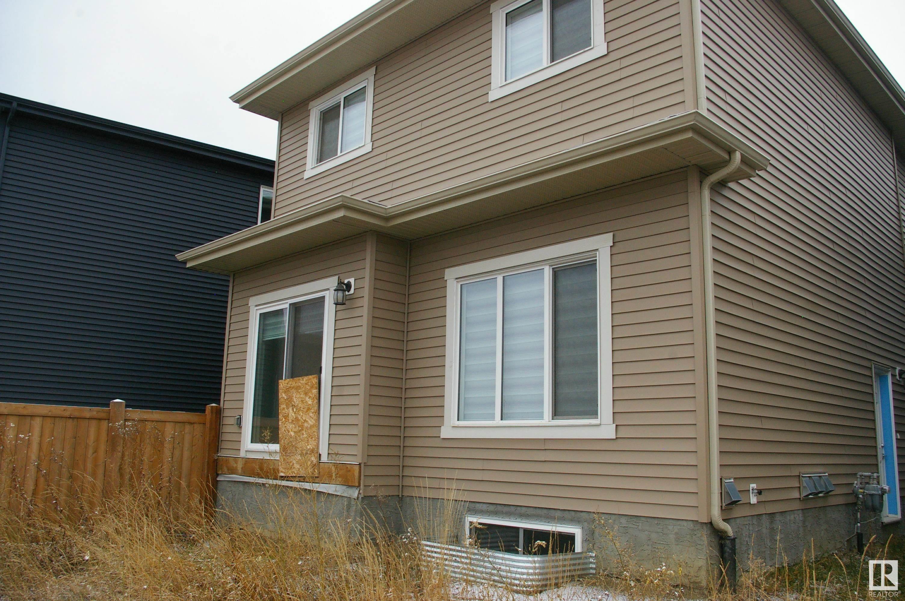      2611 200 ST NW , Edmonton,  ,T6M 1K3 ;  Listing Number: MLS E4419519