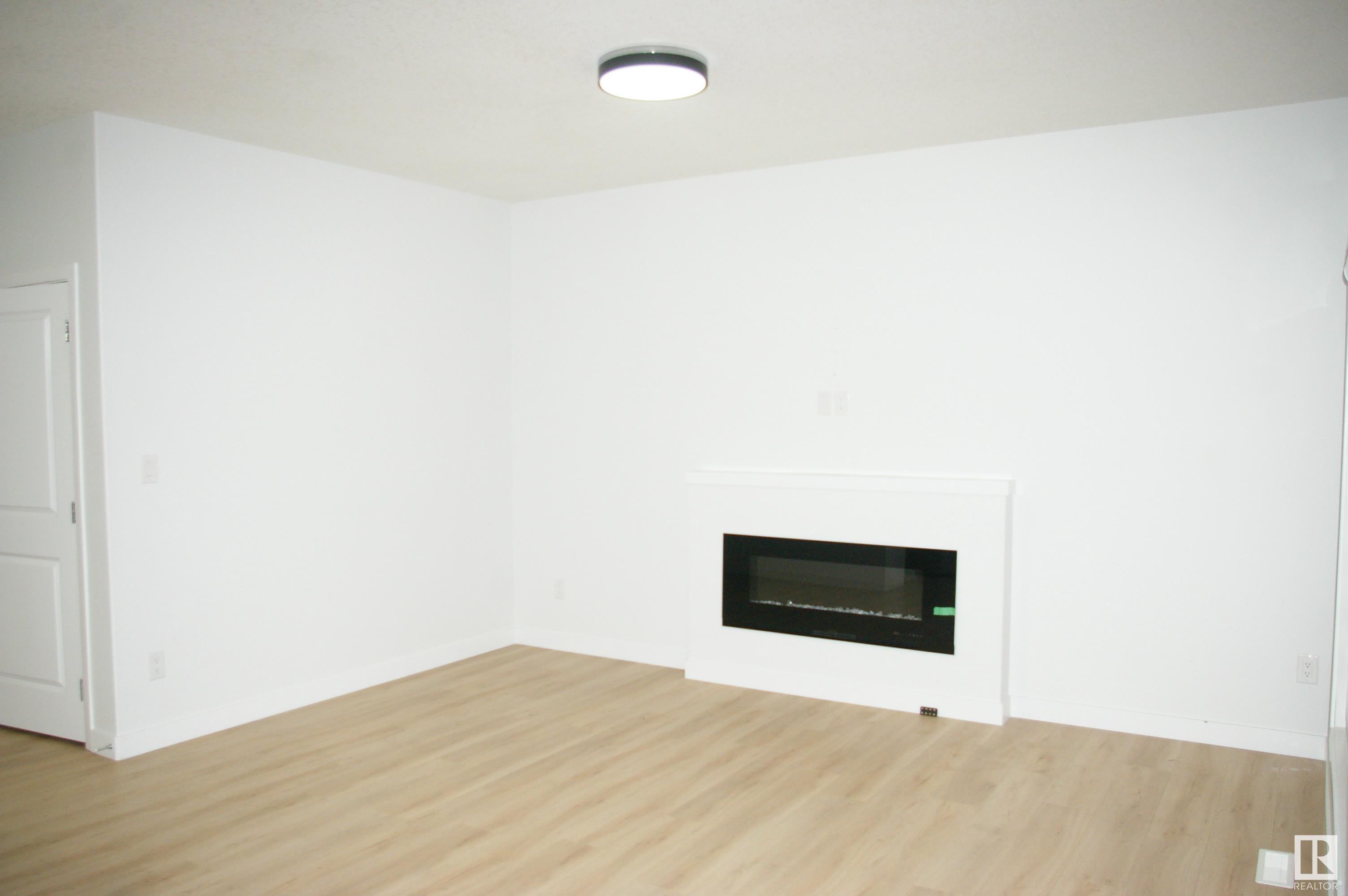      2611 200 ST NW , Edmonton,  ,T6M 1K3 ;  Listing Number: MLS E4419519