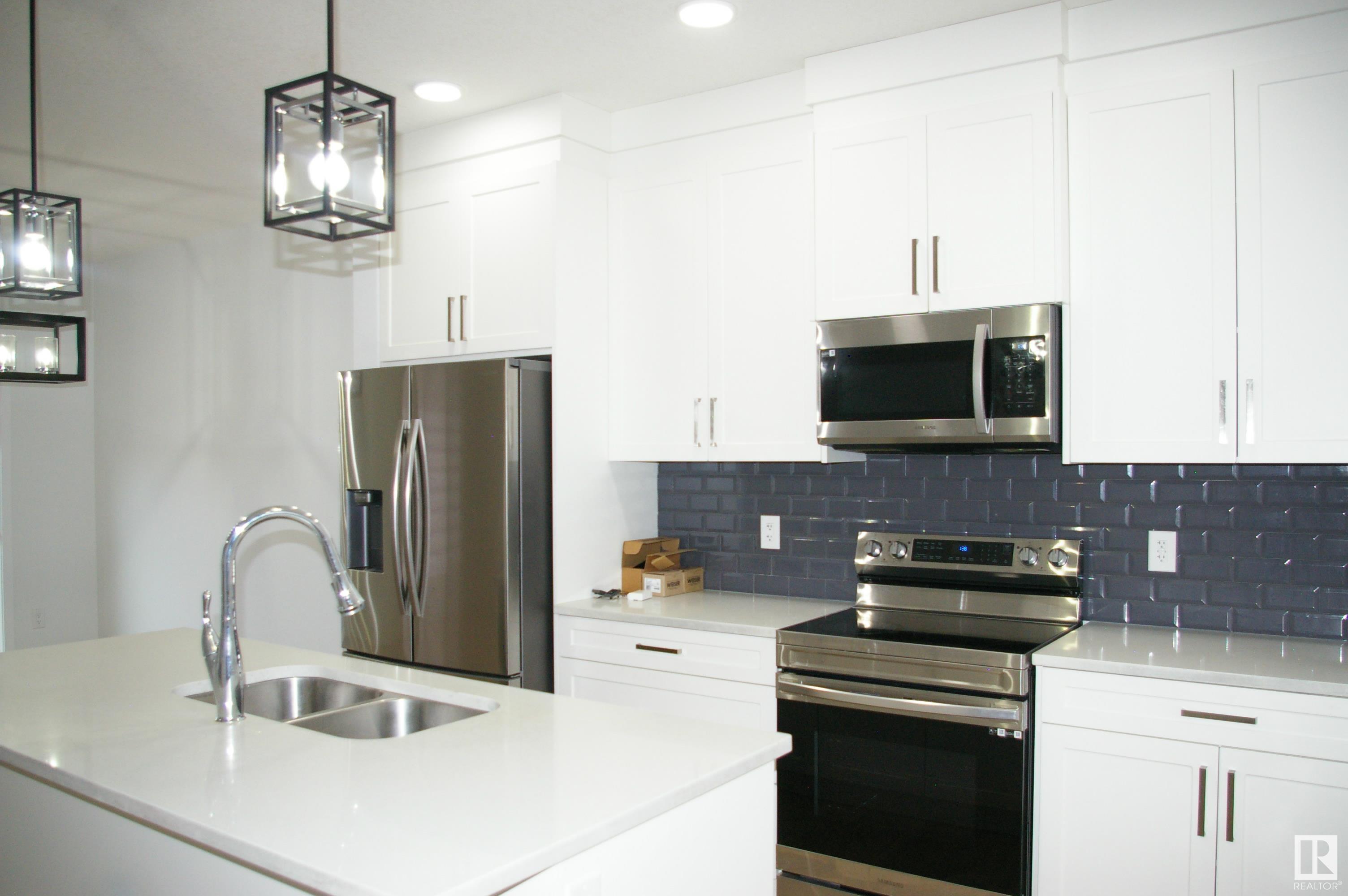      2611 200 ST NW , Edmonton,  ,T6M 1K3 ;  Listing Number: MLS E4419519