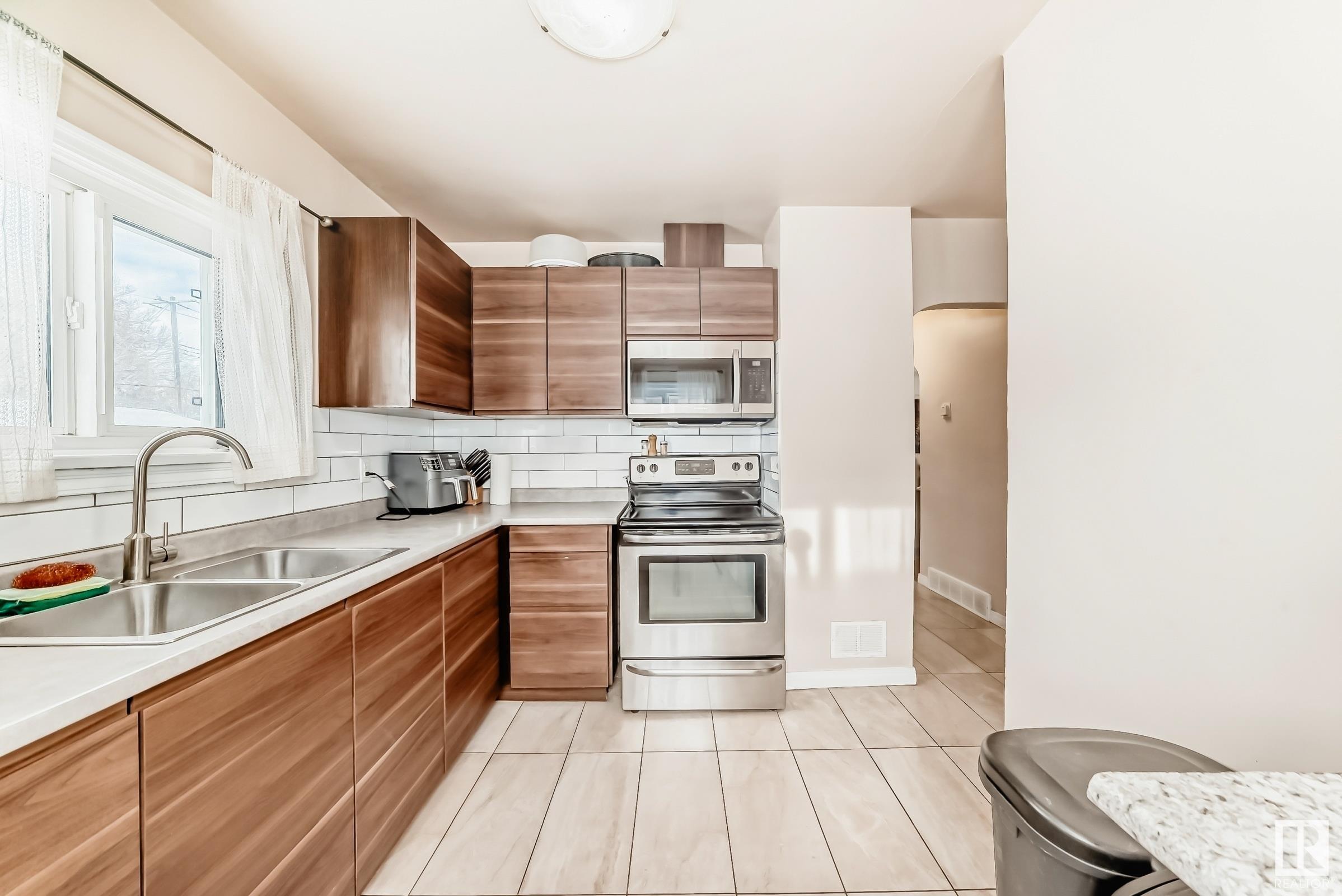      12340 89 ST NW , Edmonton,  ,T5B 3W7 ;  Listing Number: MLS E4419539