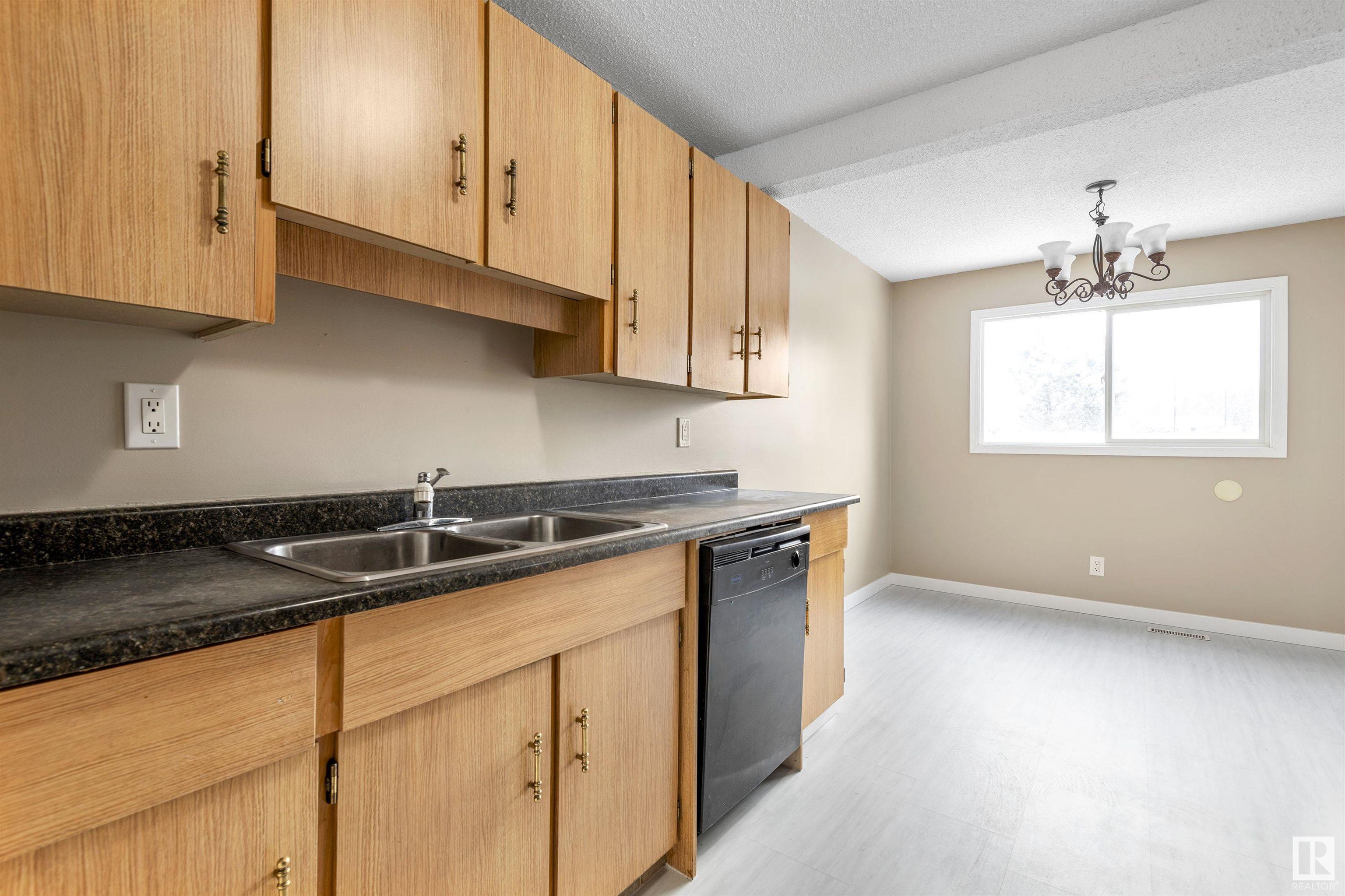      #5 1651 46 ST NW , Edmonton,  ,T6L 5A2 ;  Listing Number: MLS E4419573
