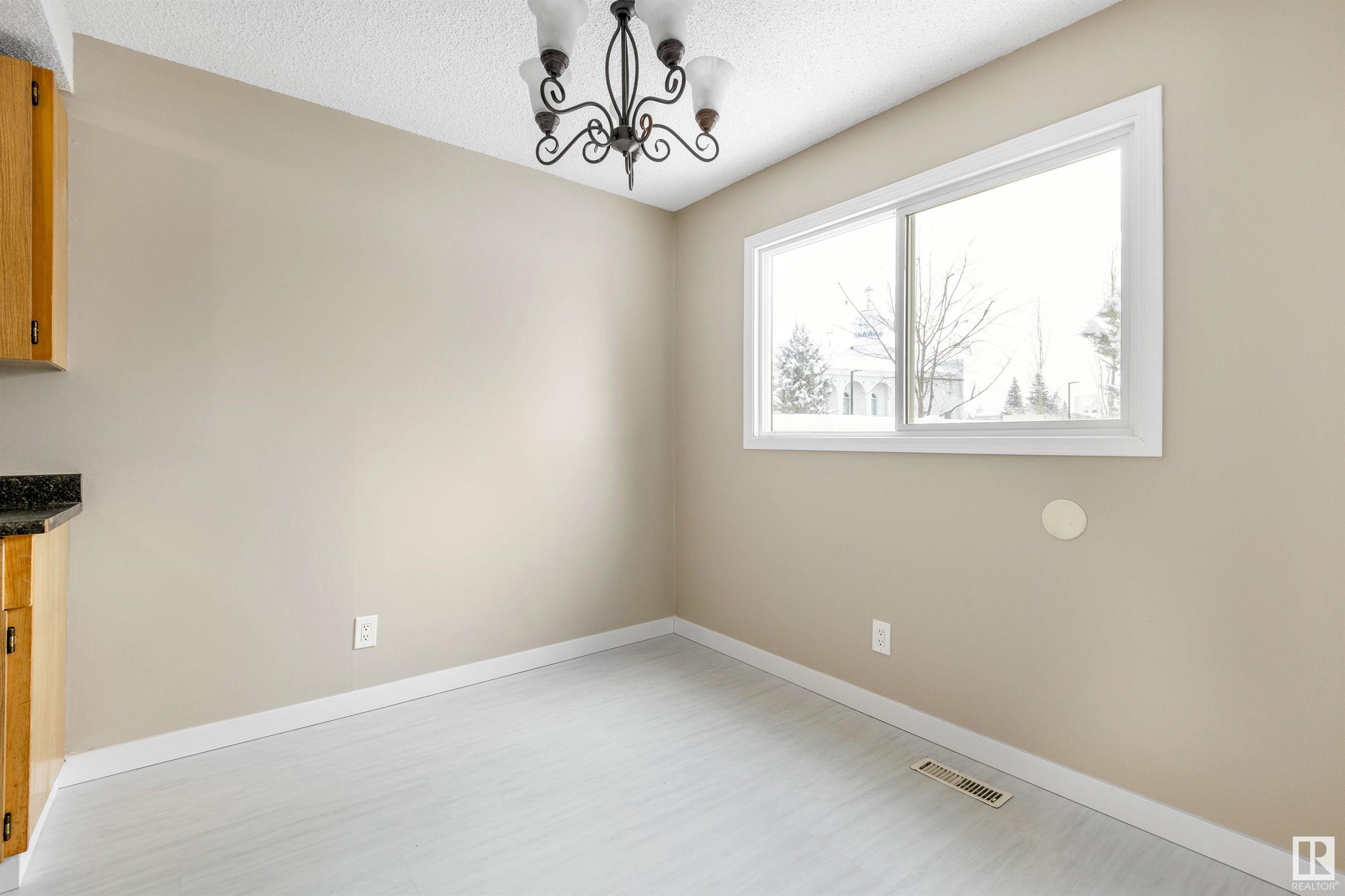      #5 1651 46 ST NW , Edmonton,  ,T6L 5A2 ;  Listing Number: MLS E4419573