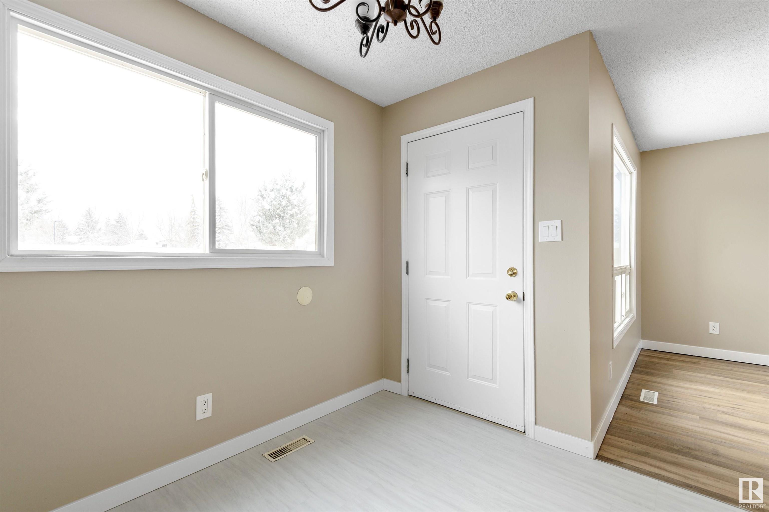      #5 1651 46 ST NW , Edmonton,  ,T6L 5A2 ;  Listing Number: MLS E4419573