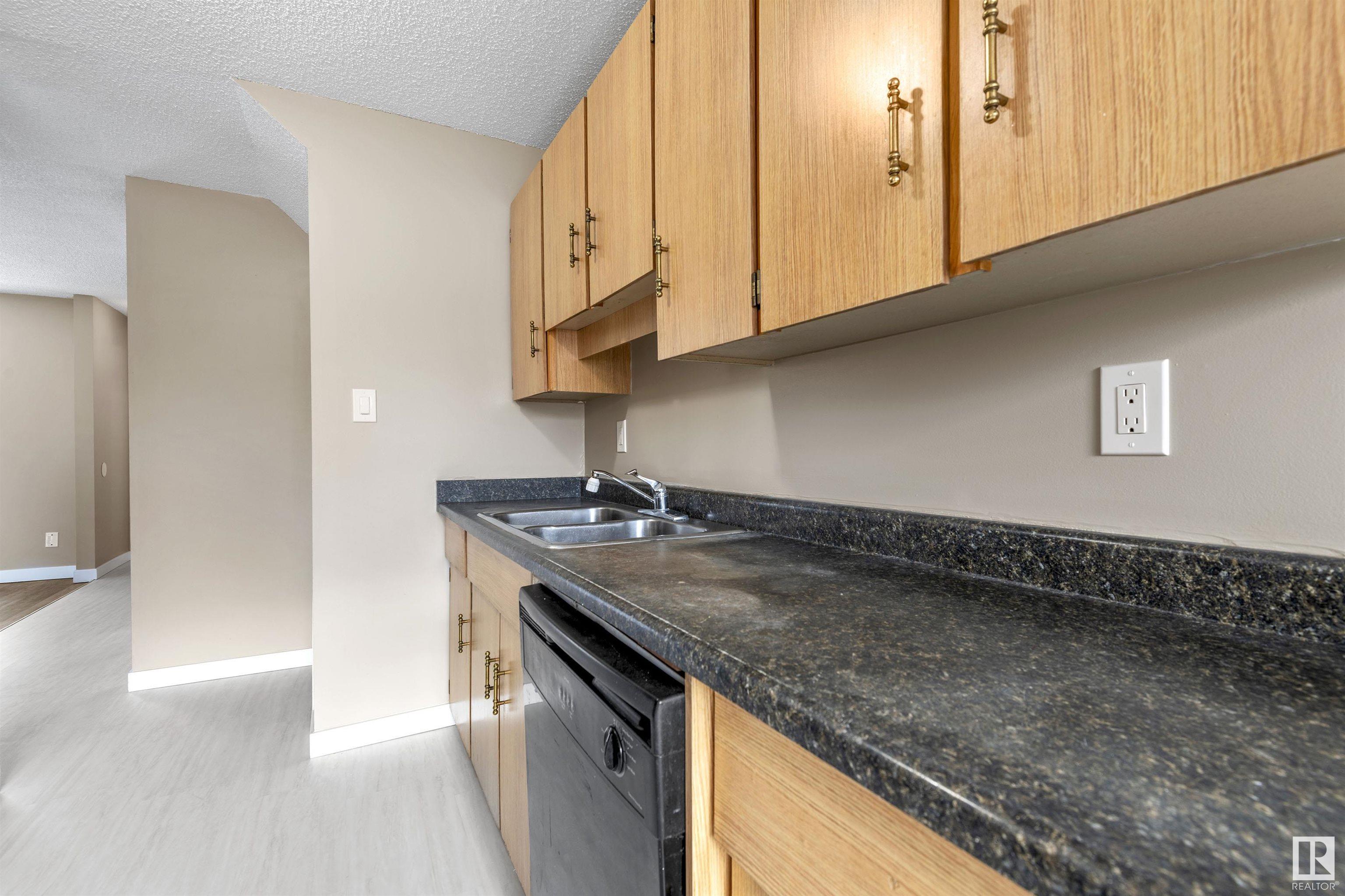      #5 1651 46 ST NW , Edmonton,  ,T6L 5A2 ;  Listing Number: MLS E4419573