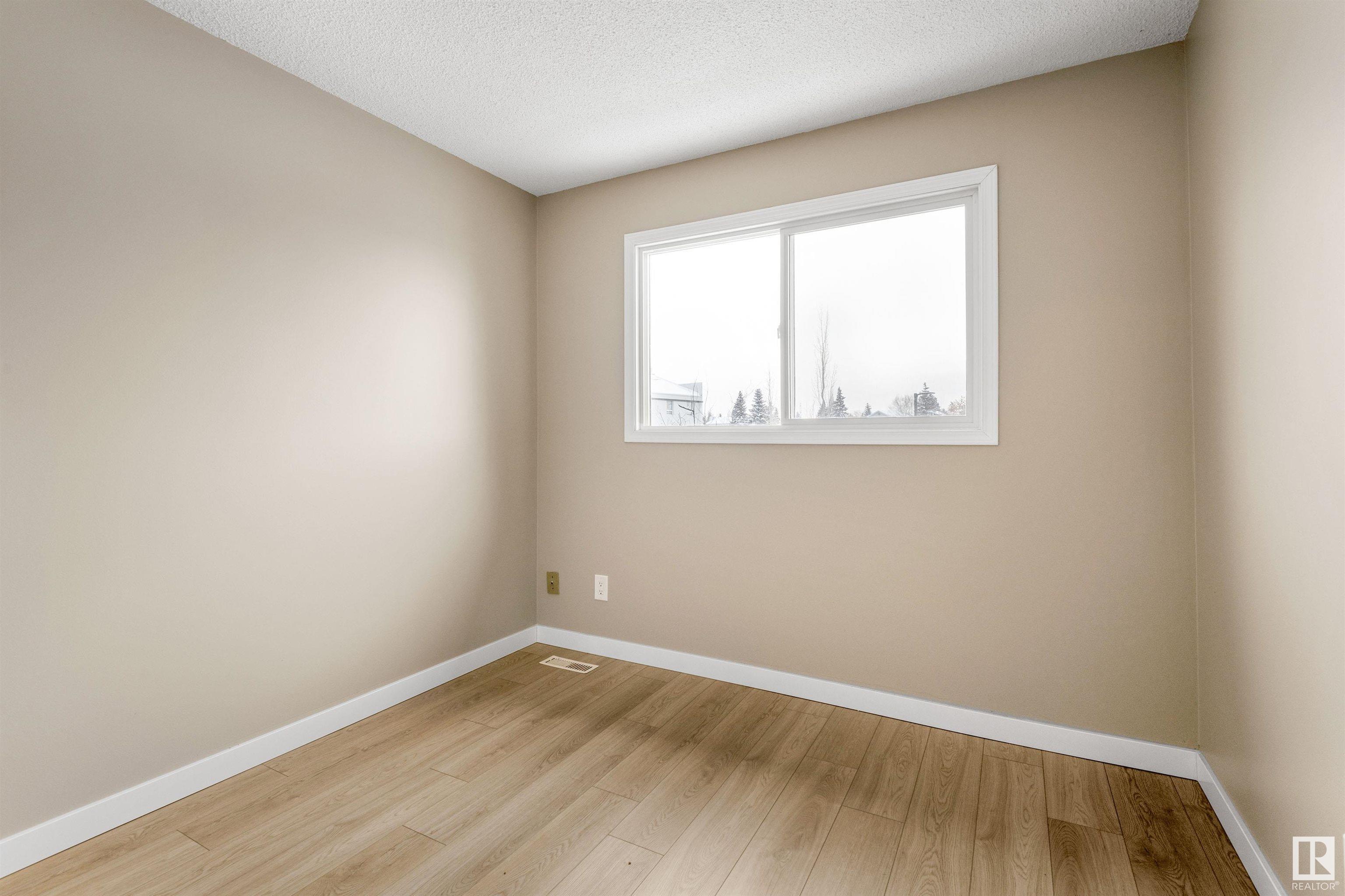      #5 1651 46 ST NW , Edmonton,  ,T6L 5A2 ;  Listing Number: MLS E4419573