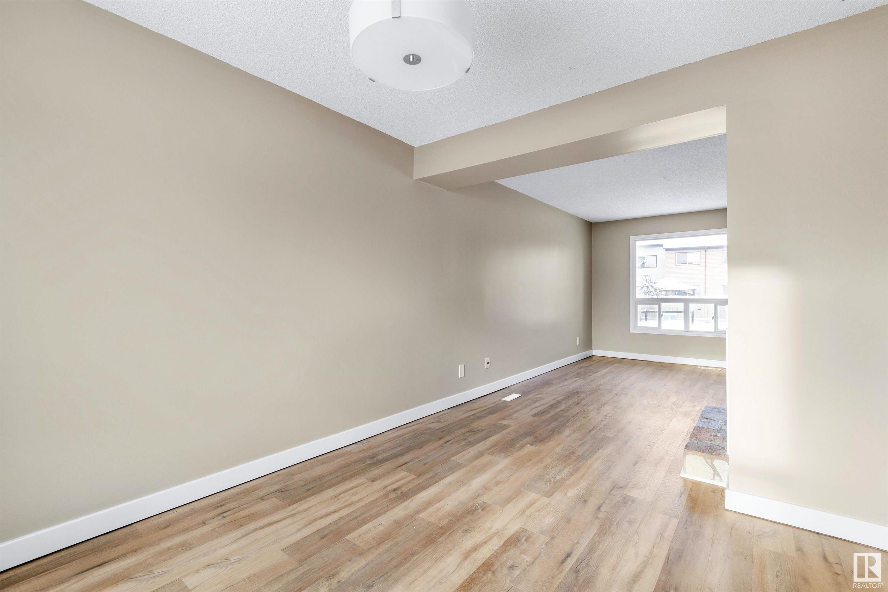      #5 1651 46 ST NW , Edmonton,  ,T6L 5A2 ;  Listing Number: MLS E4419573