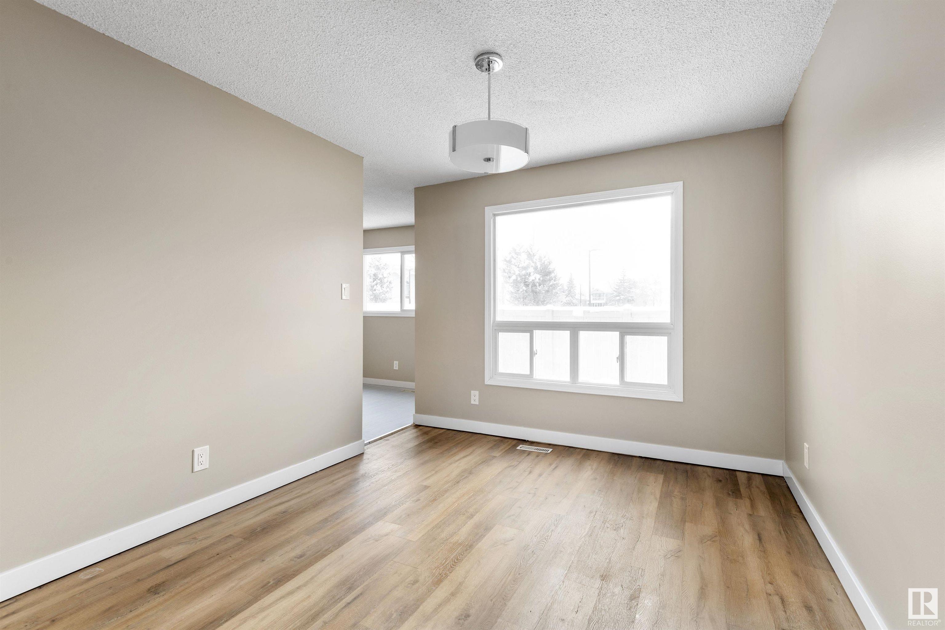      #5 1651 46 ST NW , Edmonton,  ,T6L 5A2 ;  Listing Number: MLS E4419573
