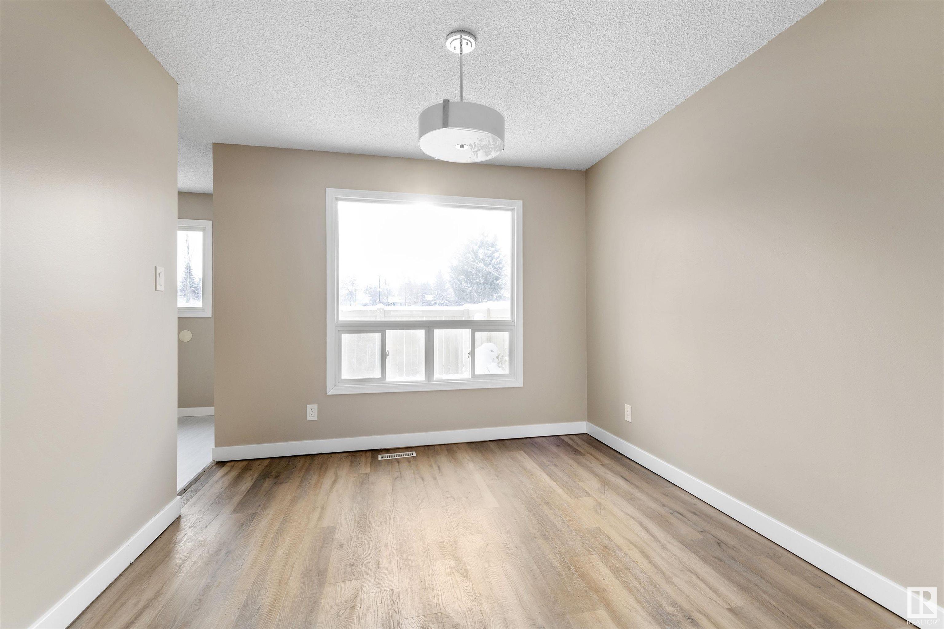      #5 1651 46 ST NW , Edmonton,  ,T6L 5A2 ;  Listing Number: MLS E4419573