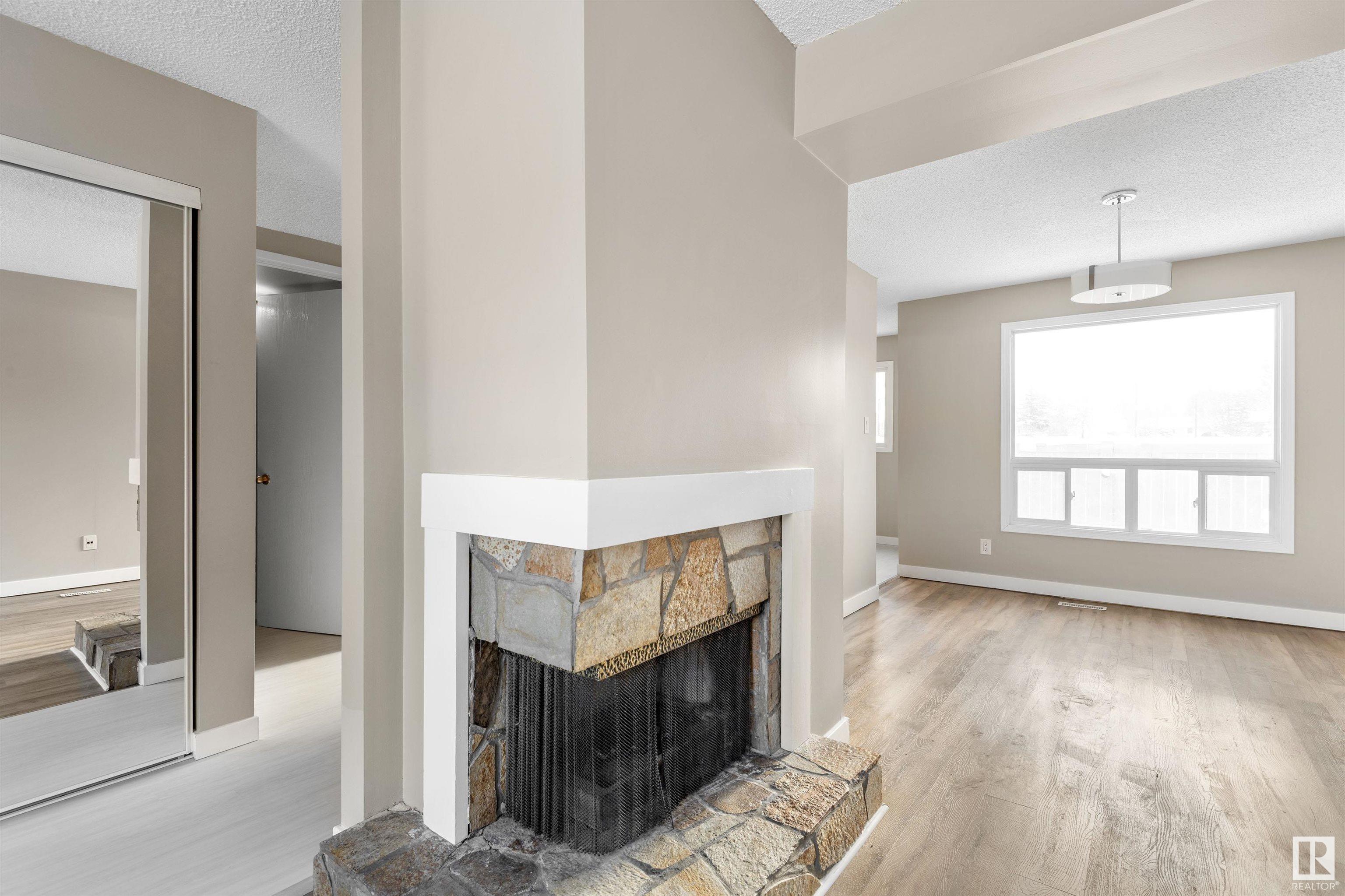      #5 1651 46 ST NW , Edmonton,  ,T6L 5A2 ;  Listing Number: MLS E4419573
