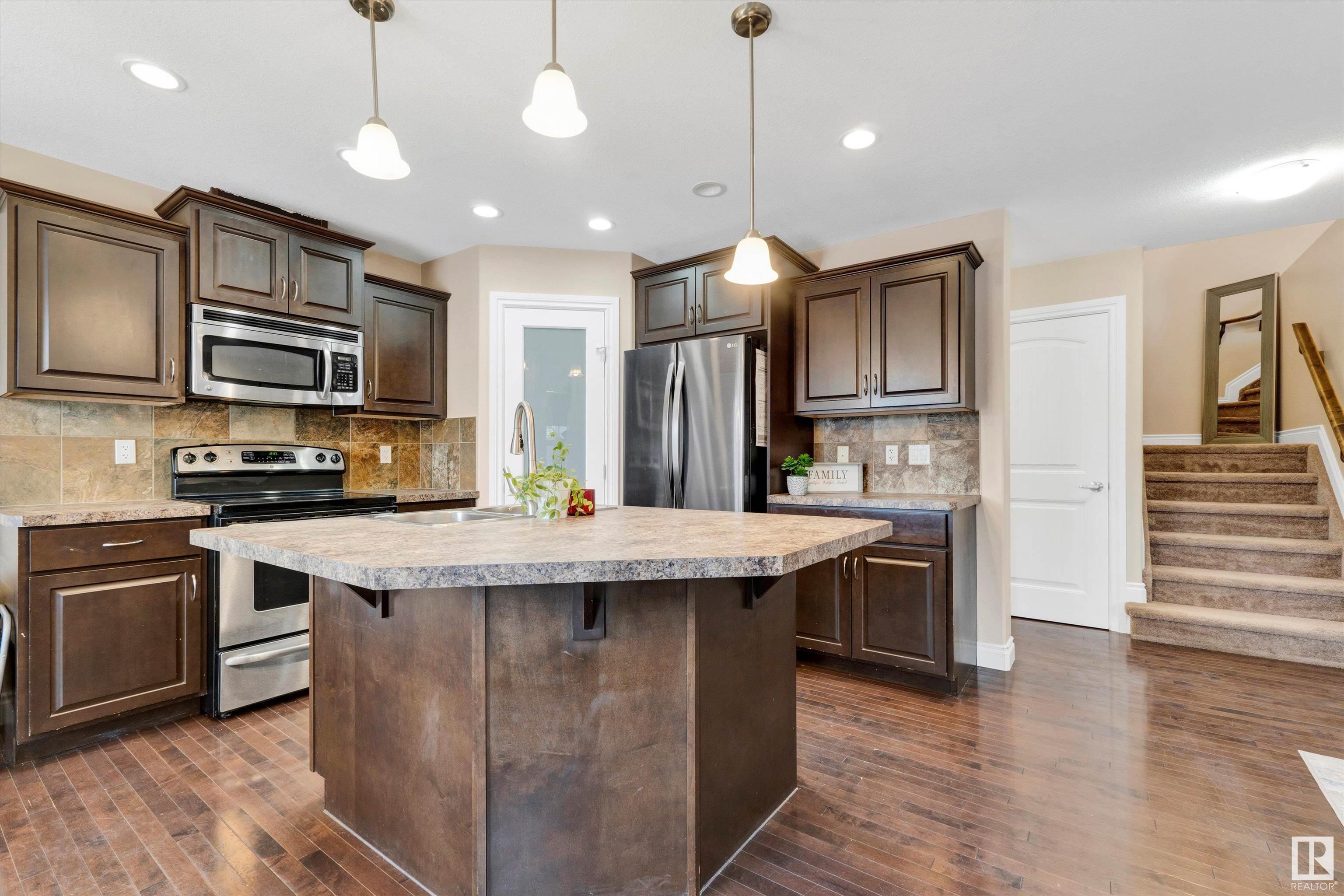      3933 GALLINGER LO NW , Edmonton,  ,T5T 4G5 ;  Listing Number: MLS E4419577
