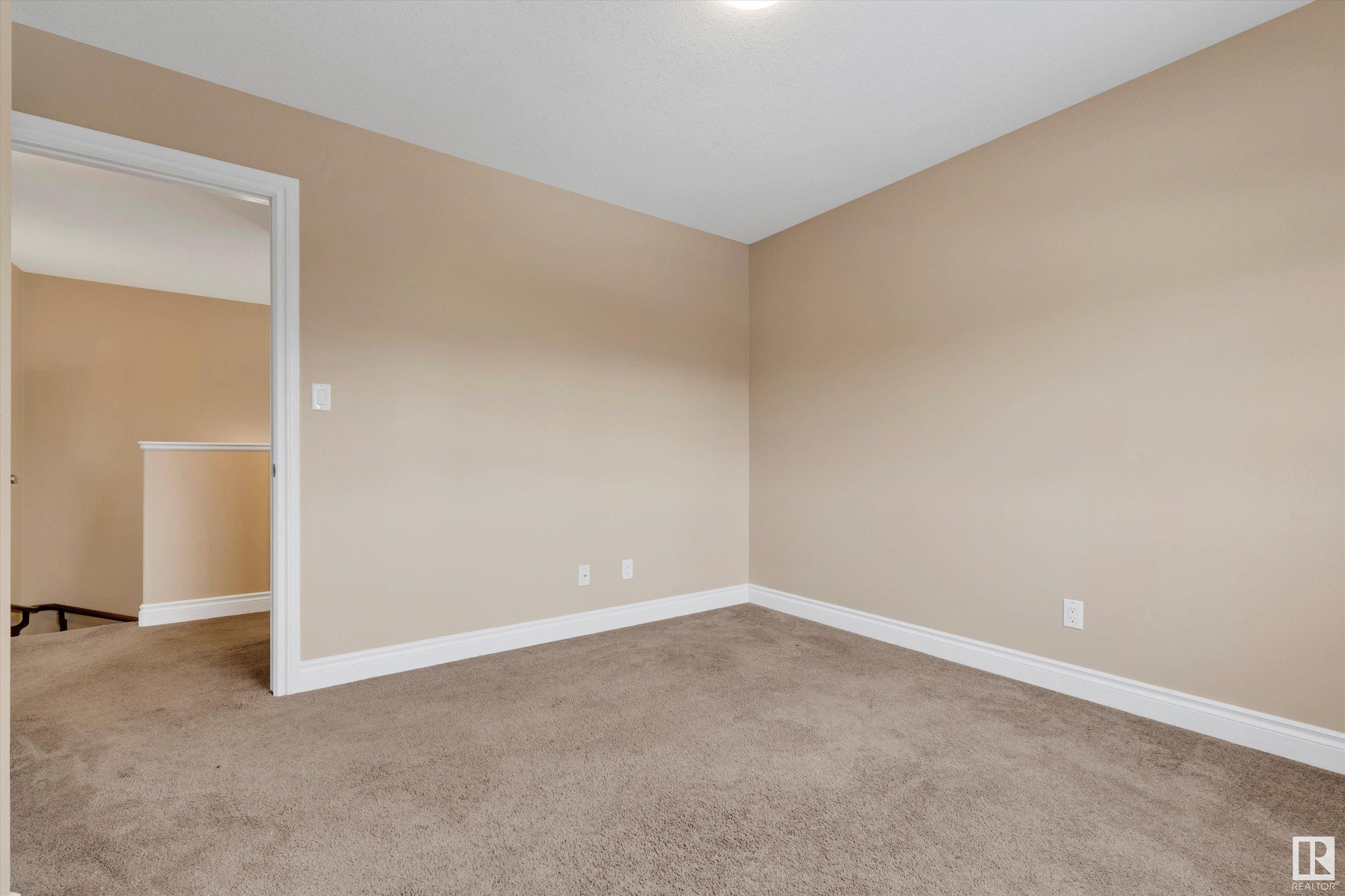      3933 GALLINGER LO NW , Edmonton,  ,T5T 4G5 ;  Listing Number: MLS E4419577