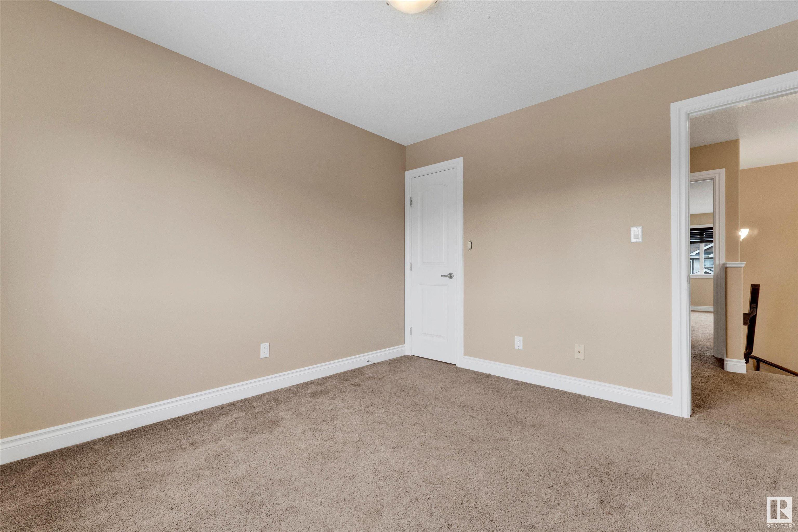      3933 GALLINGER LO NW , Edmonton,  ,T5T 4G5 ;  Listing Number: MLS E4419577