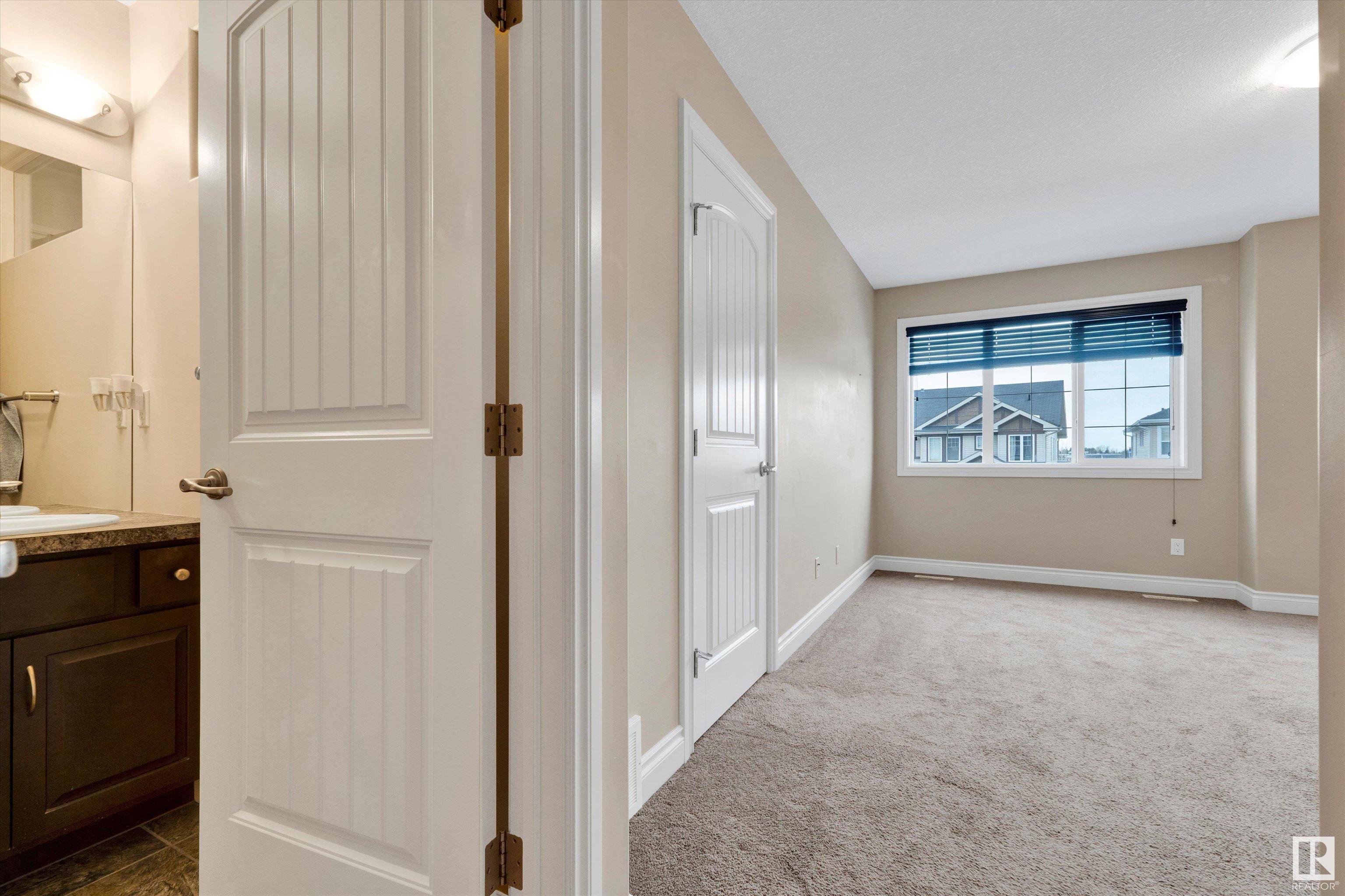     3933 GALLINGER LO NW , Edmonton,  ,T5T 4G5 ;  Listing Number: MLS E4419577