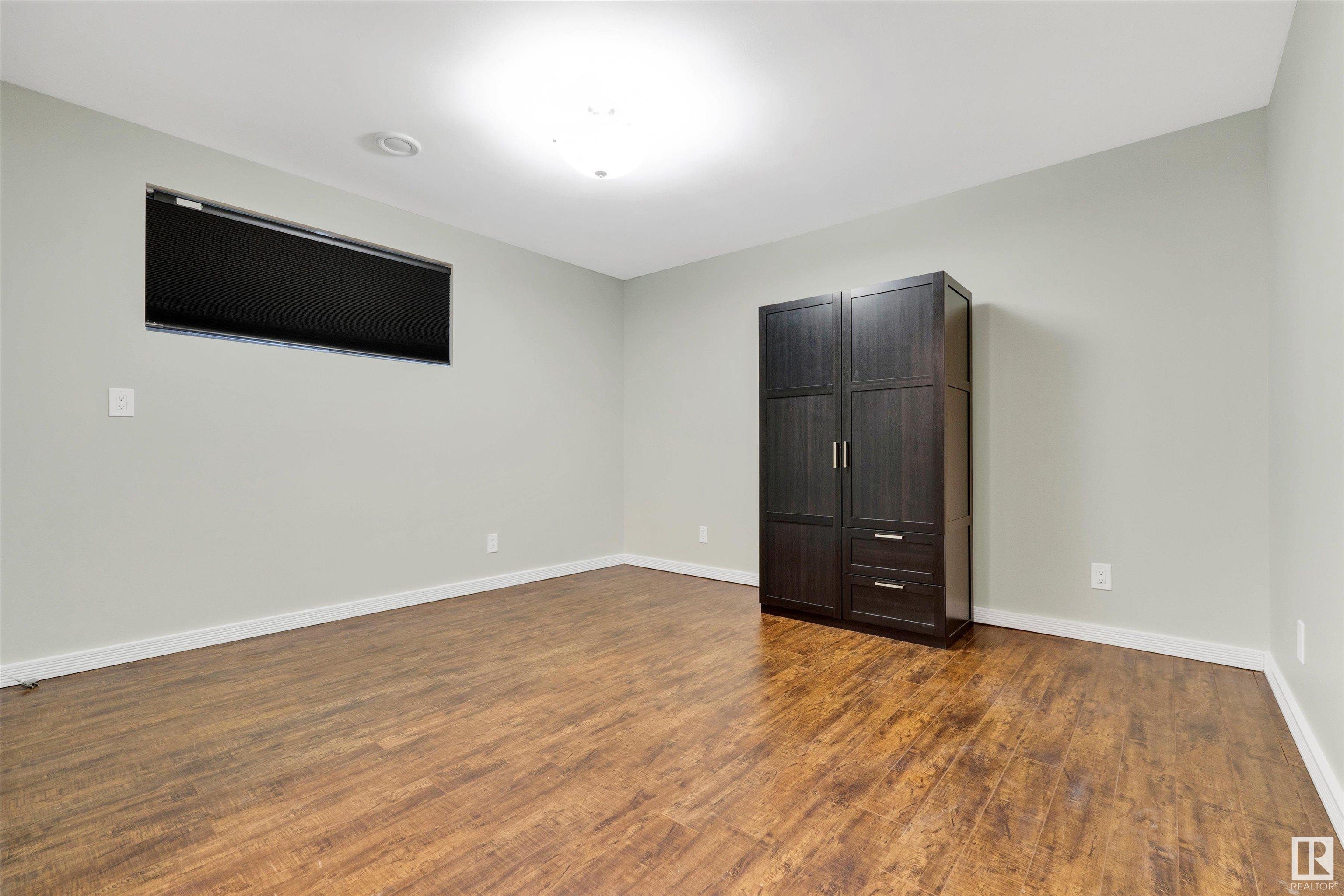      3933 GALLINGER LO NW , Edmonton,  ,T5T 4G5 ;  Listing Number: MLS E4419577