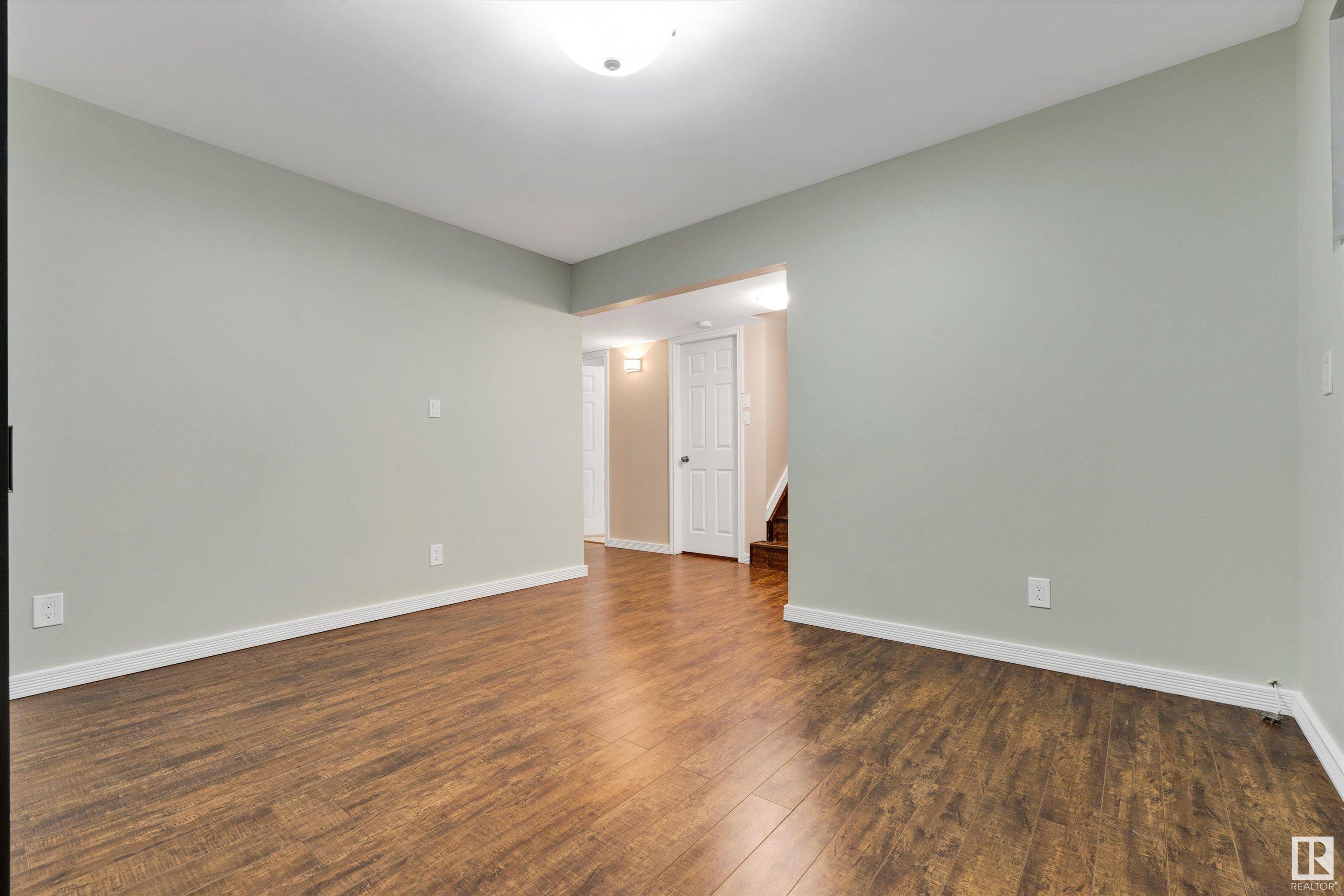      3933 GALLINGER LO NW , Edmonton,  ,T5T 4G5 ;  Listing Number: MLS E4419577